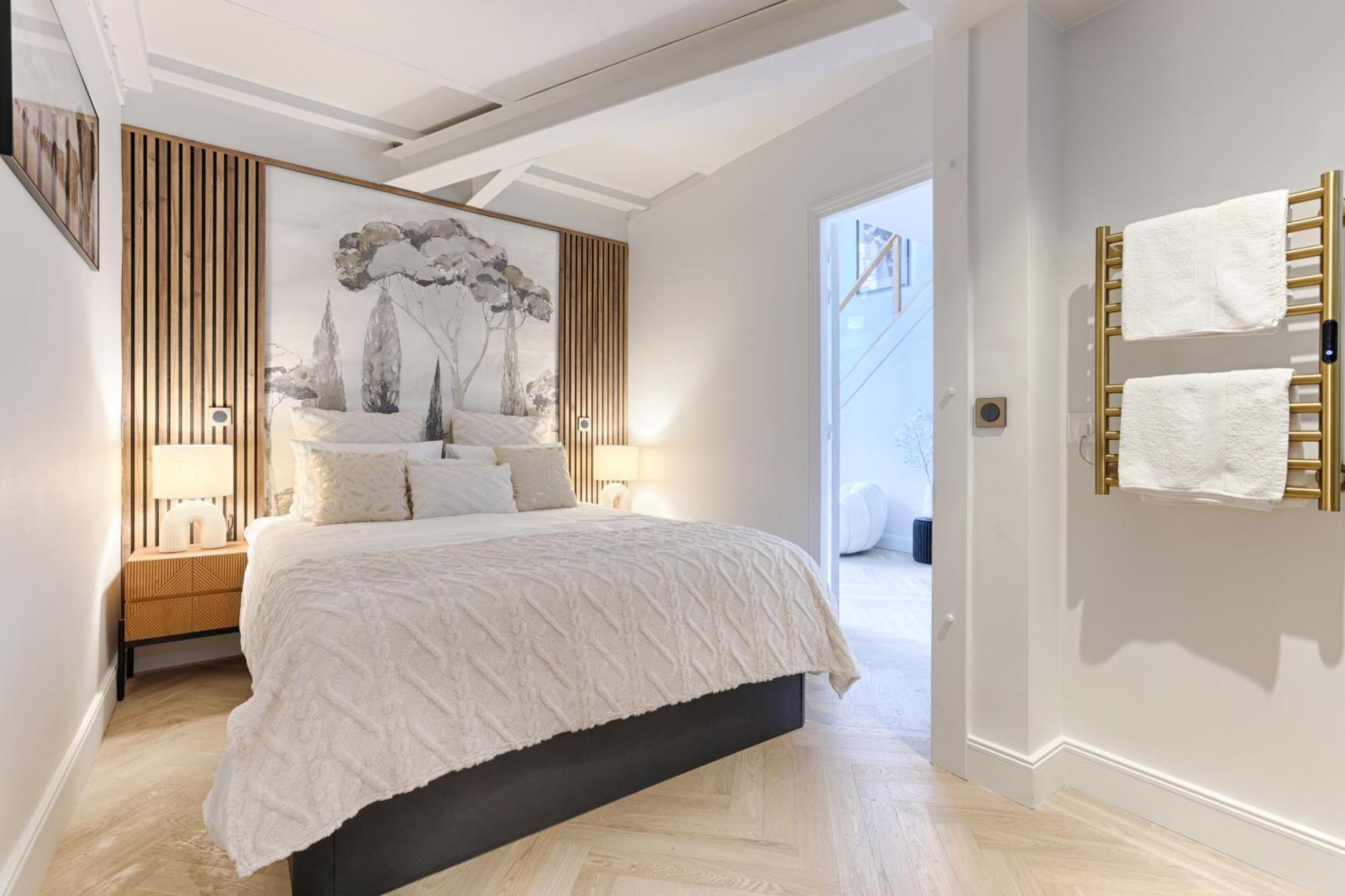 Apartment Duplex A Deux Pas Des Champs Elysee Paris