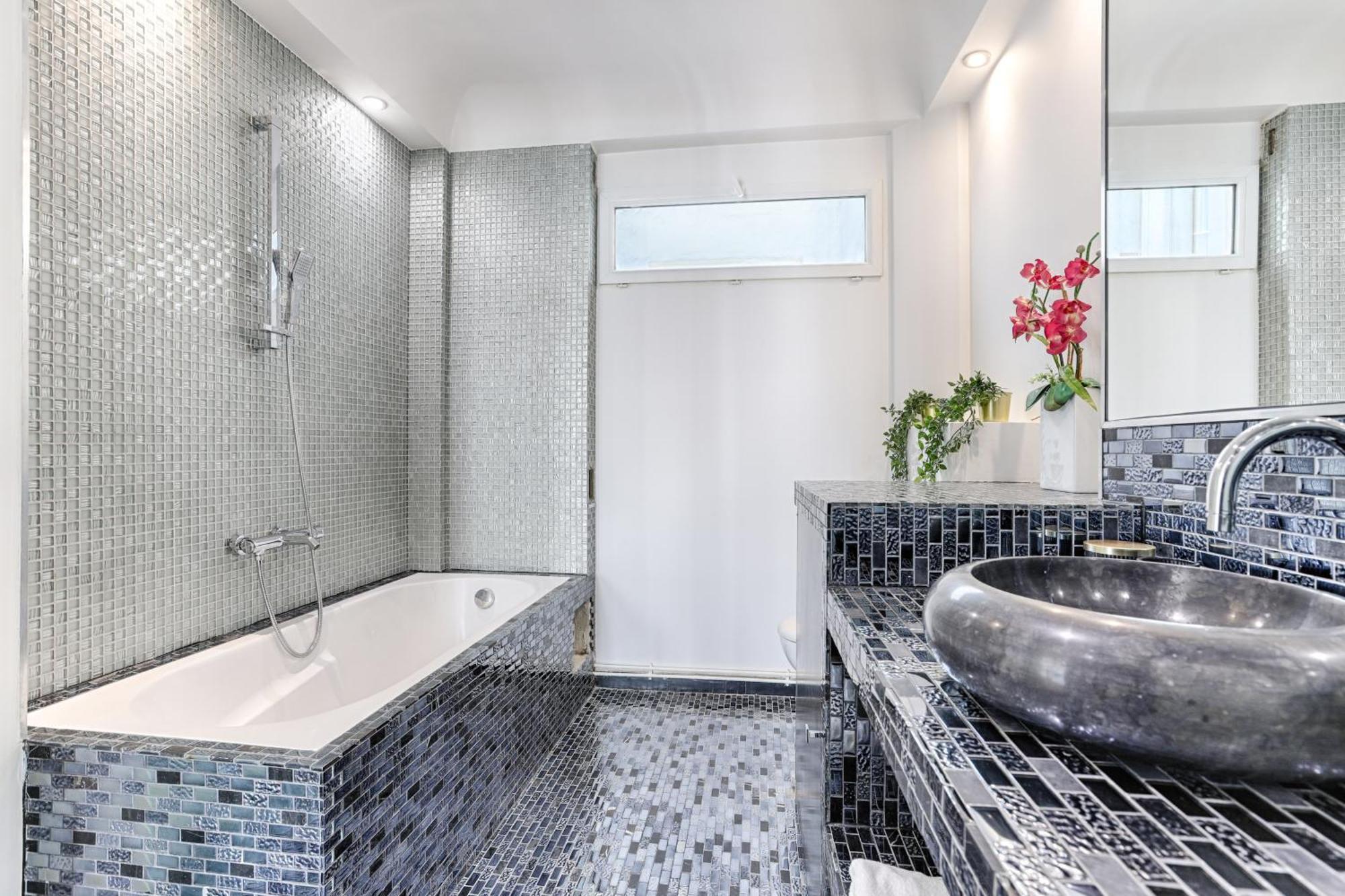 Duplex A Deux Pas Des Champs Elysee Apartment Paris