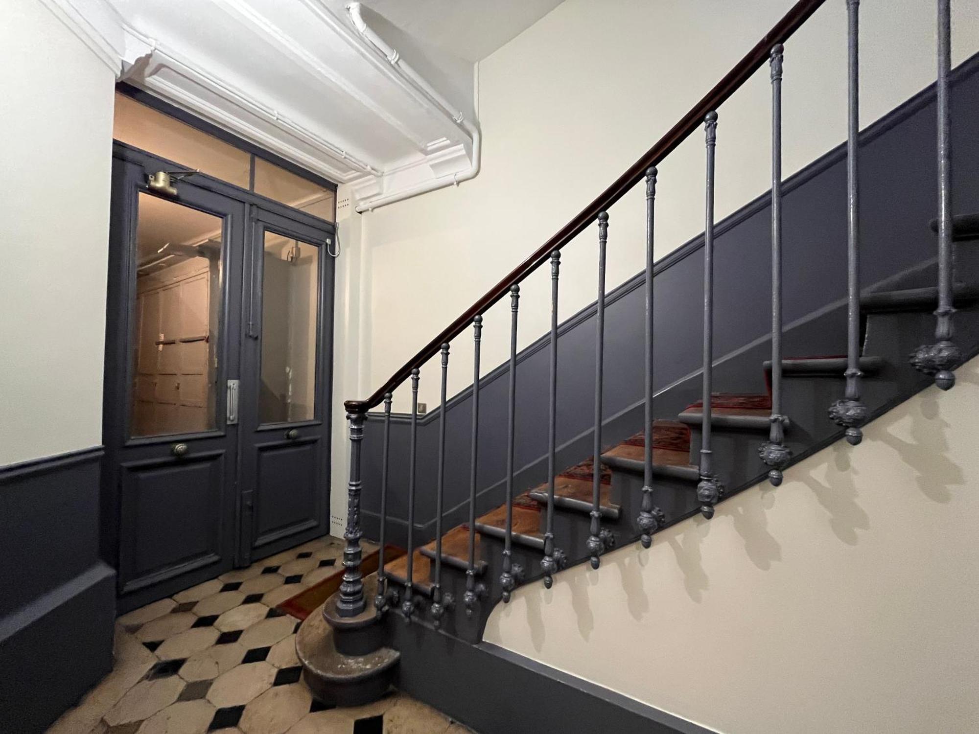Central & Functional Apartment At Chatelet Apartment