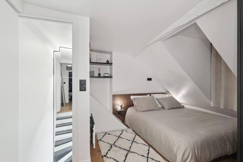 Duplex Quartier Du Louvre 75002 Apartment
