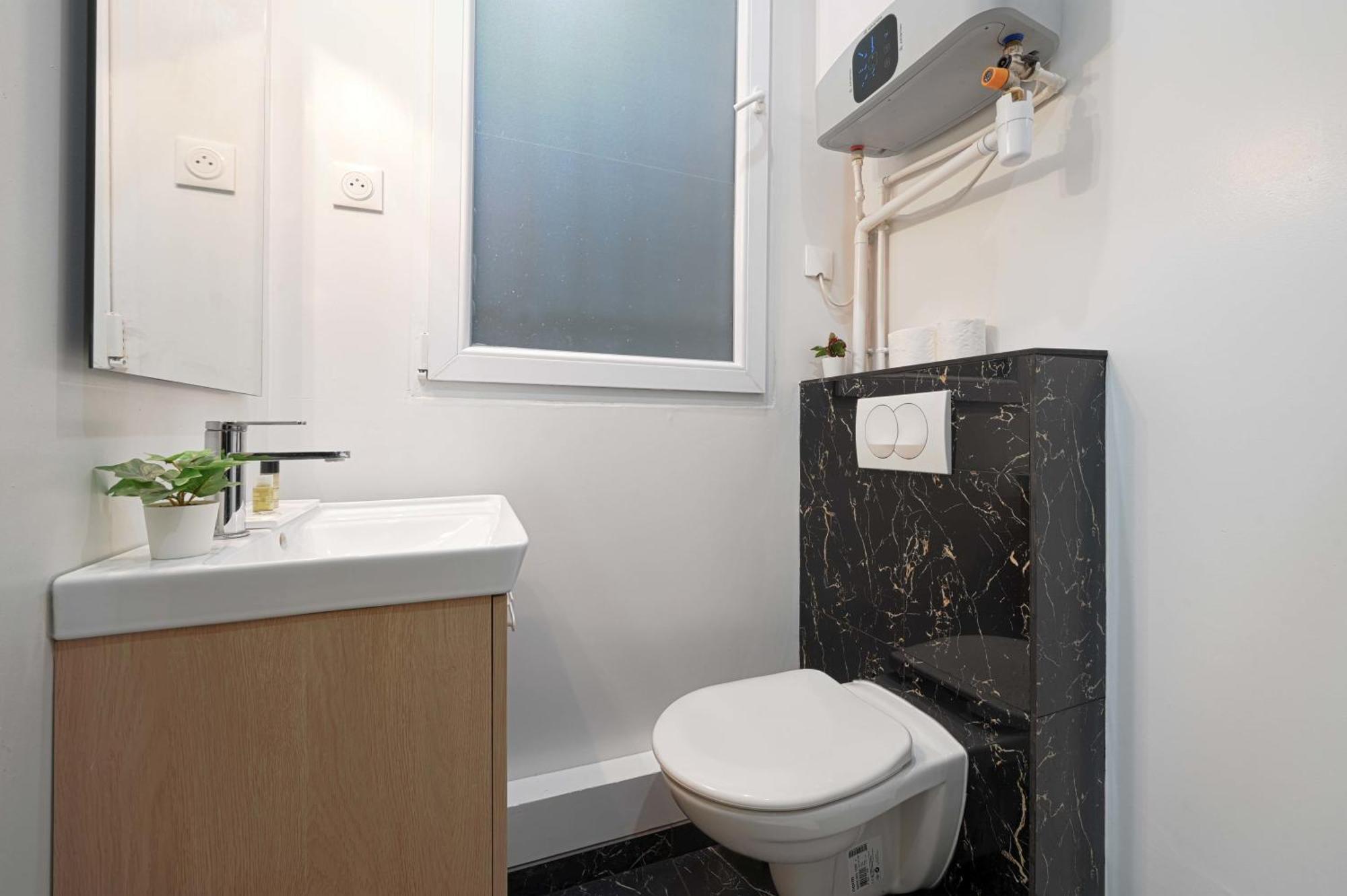 Modern Bright And Fully Renovated Appartement