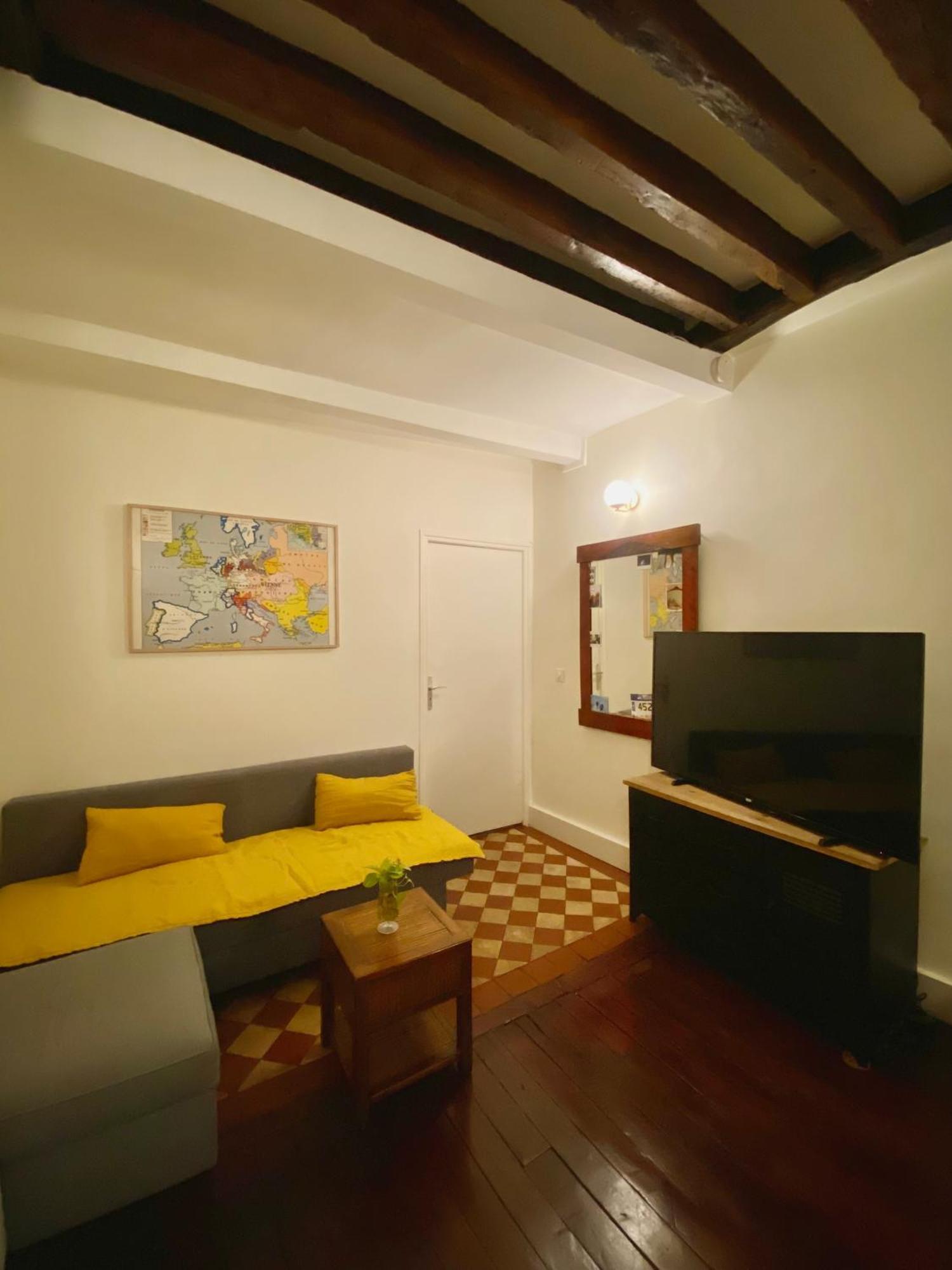 Canal St Martin Apartment Paris