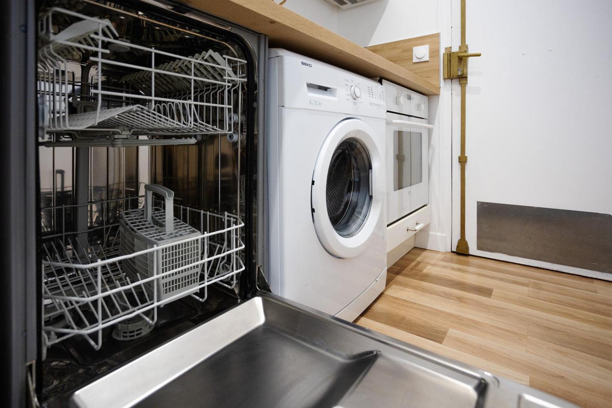 Apartment Cozy 1-bedroom With Amenities Near Iconic Montmartre Neighbourhood Paris