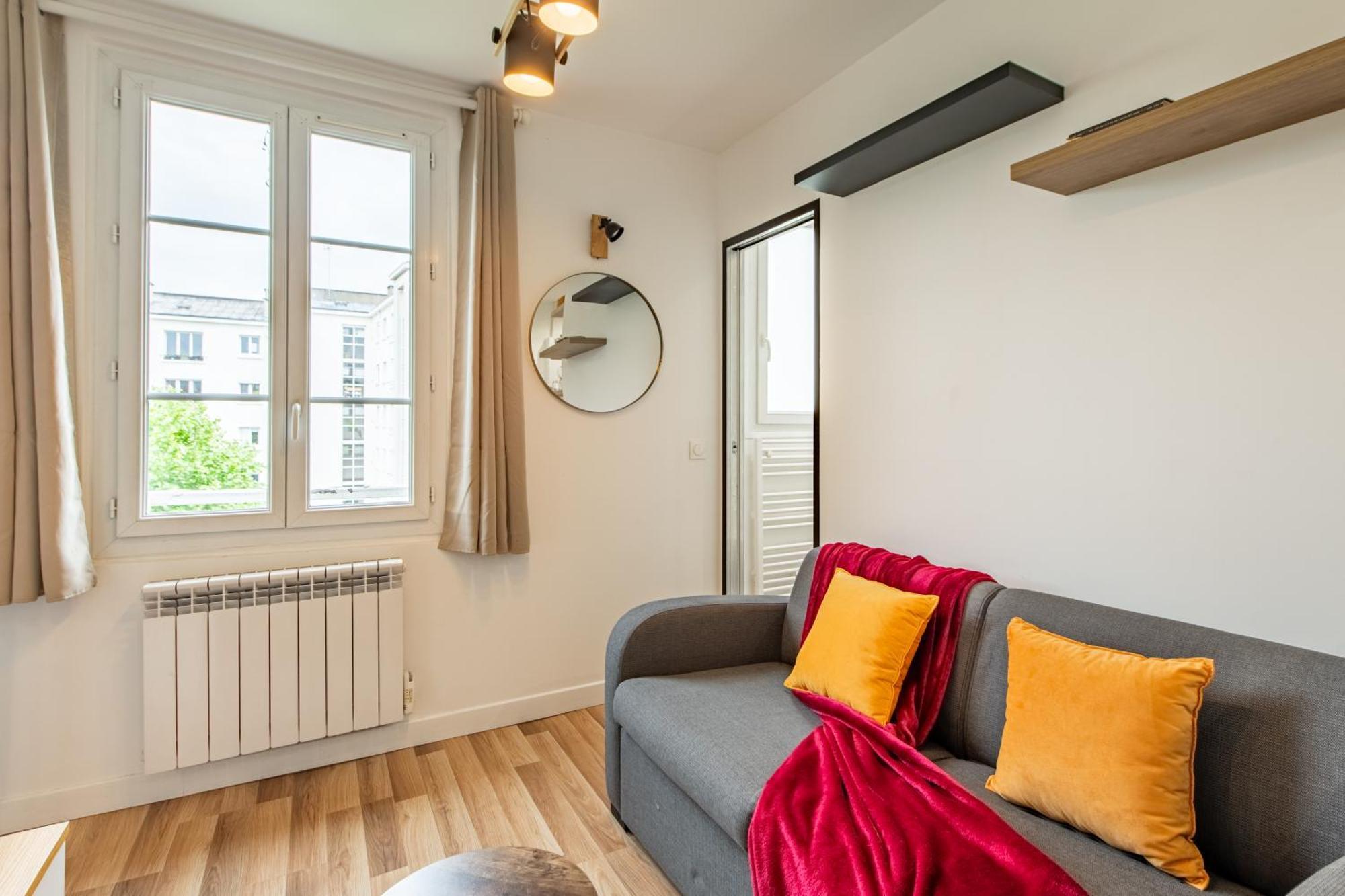 Apartment Cozy 1-bedroom With Amenities Near Iconic Montmartre Neighbourhood *