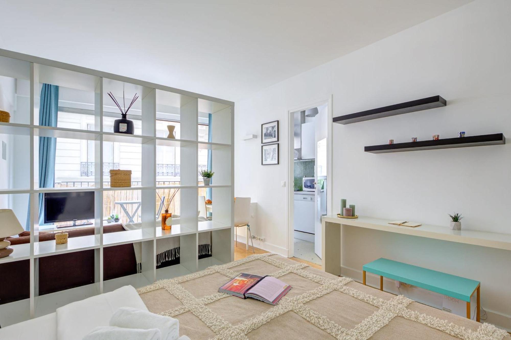 St Germain & Le Bon Marche With Balcony - Cityapartmentstay Paris