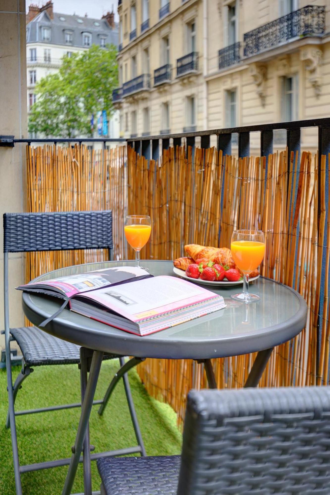 St Germain & Le Bon Marche With Balcony - Cityapartmentstay