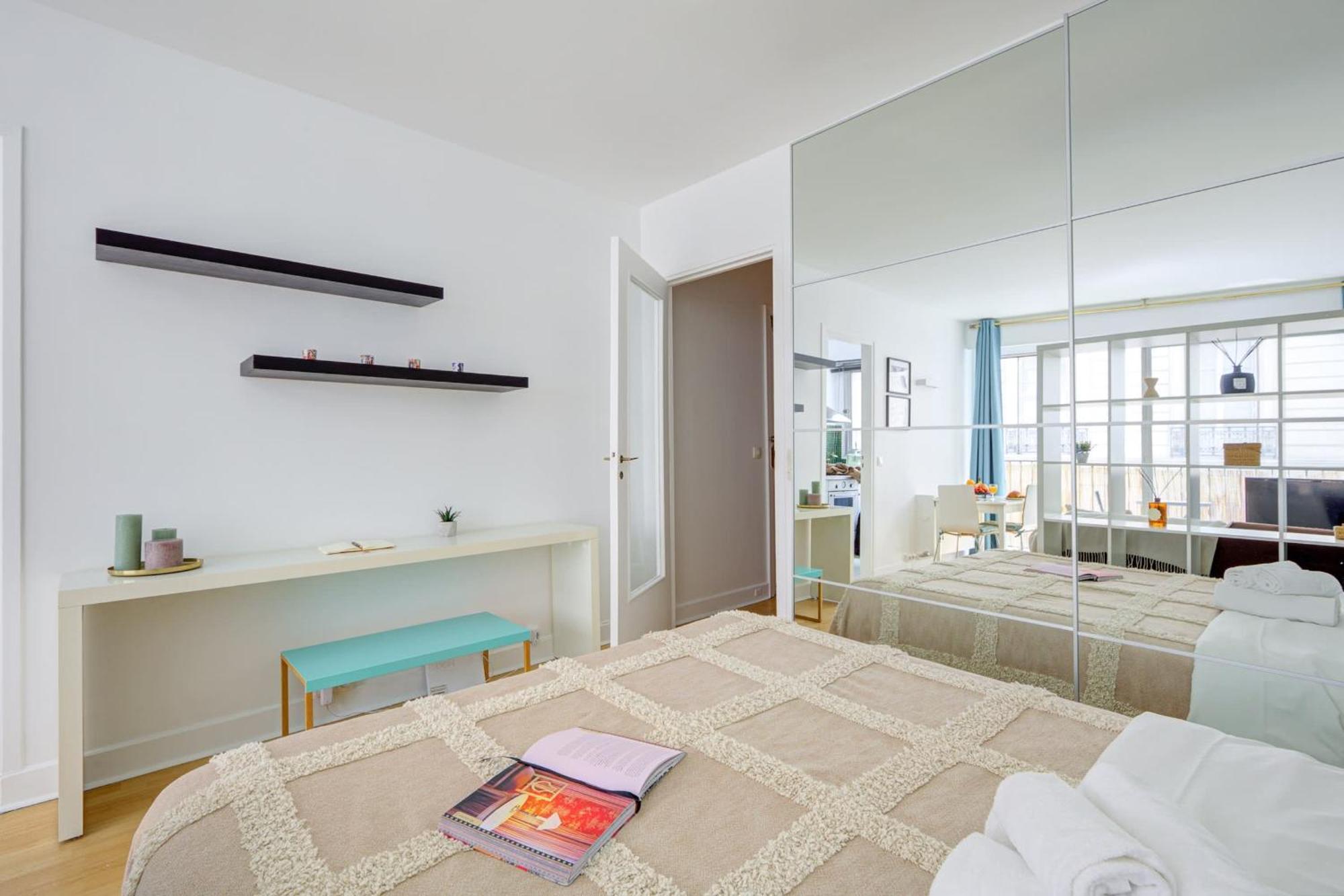 St Germain & Le Bon Marche With Balcony - Cityapartmentstay Apartment
