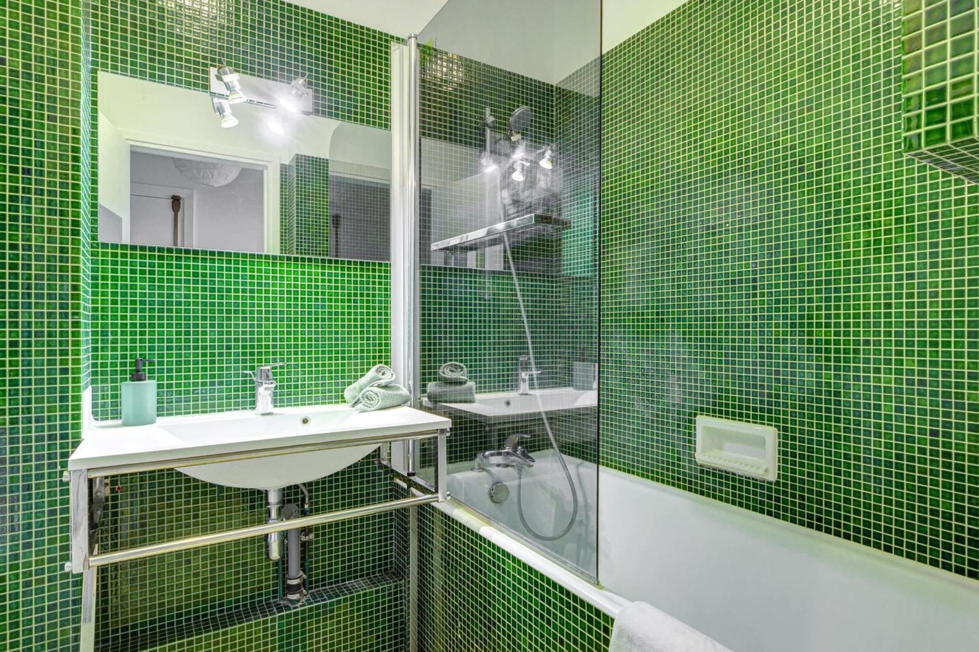 Apartment St Germain & Le Bon Marche With Balcony - Cityapartmentstay Paris