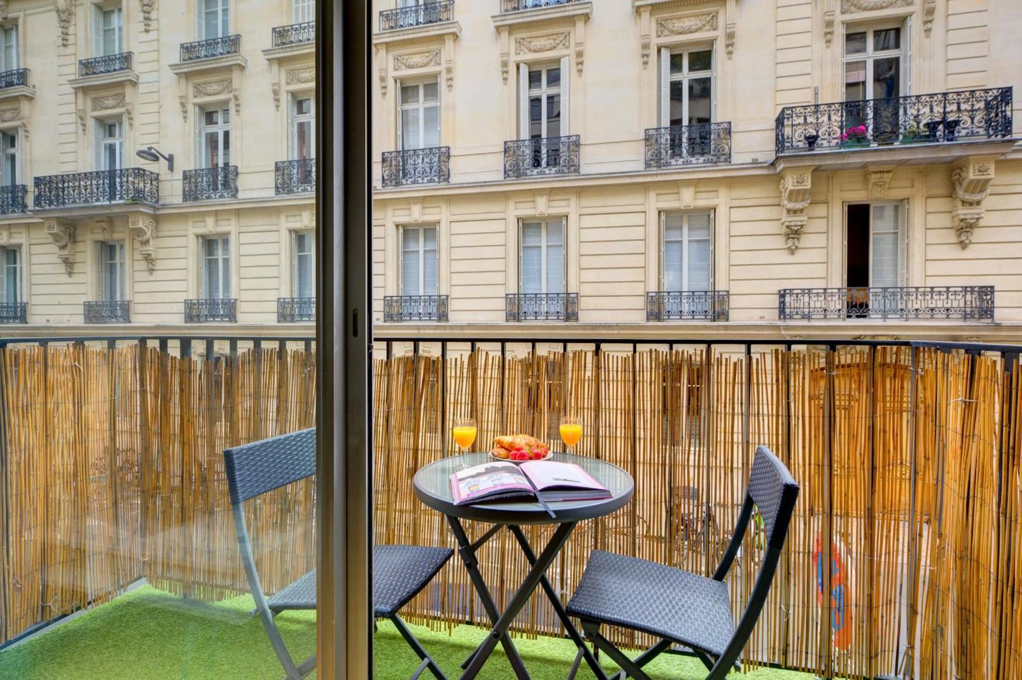 Apartment St Germain & Le Bon Marche With Balcony - Cityapartmentstay Paris