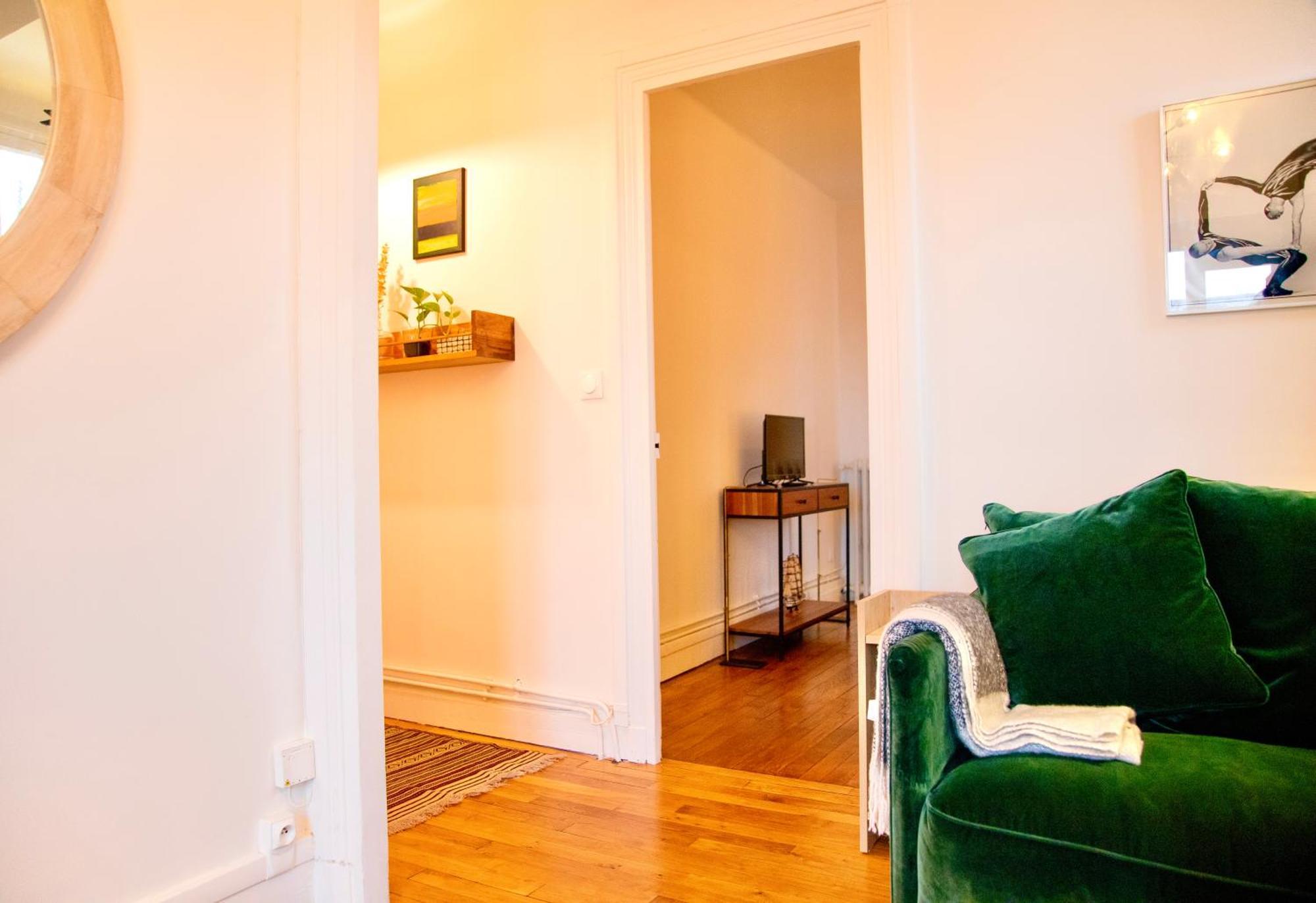 Apartment Houjra