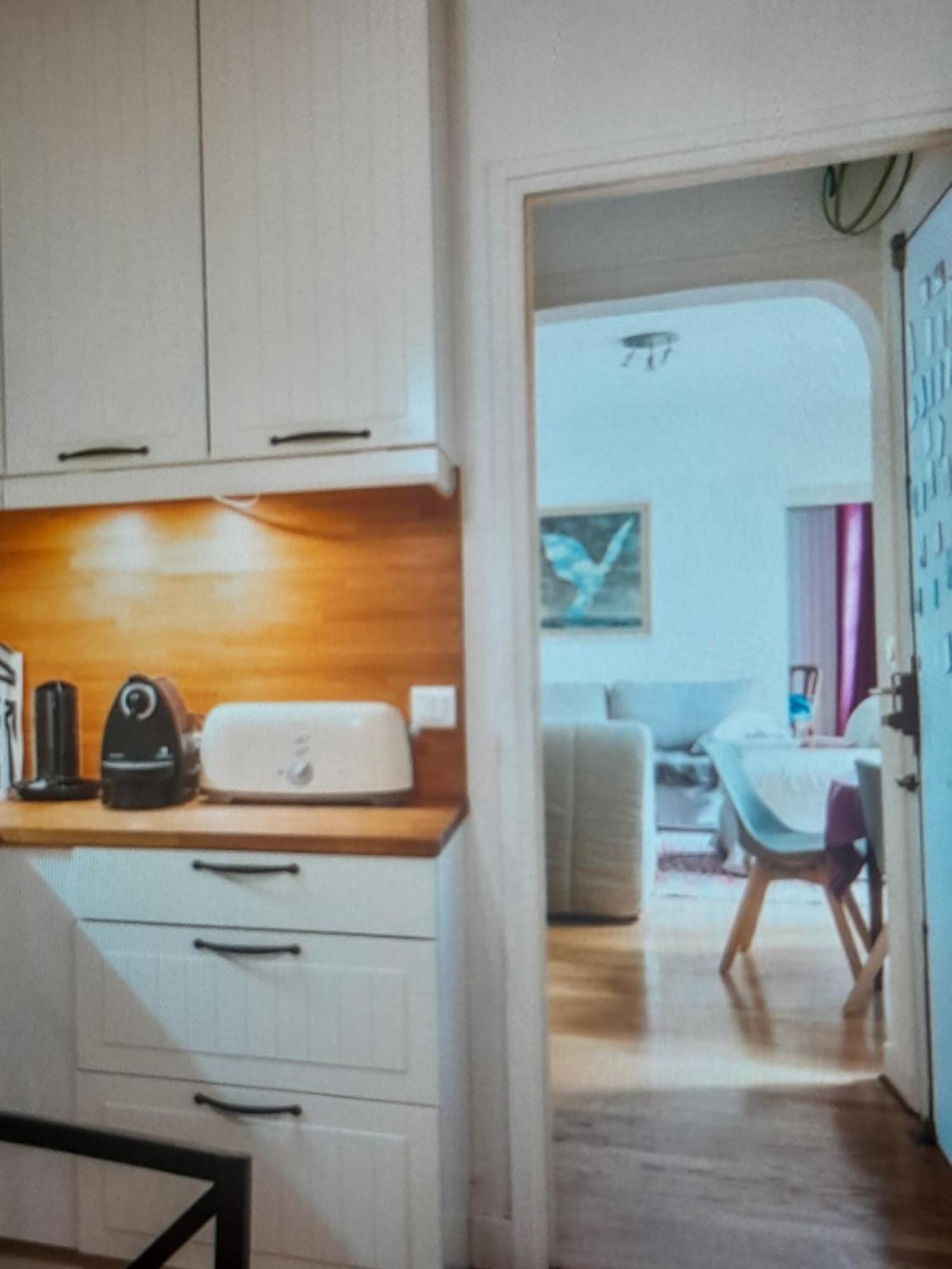 1 Minute Gare Montparnasse , Center, Awsome Place, Close To Eiffel Tour And Louvre Meusm , Front Metro Apartment Paris