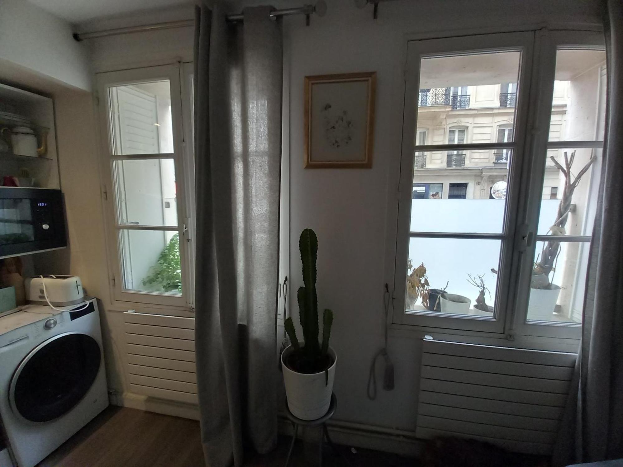 1 Minute Gare Montparnasse , Center, Awsome Place, Close To Eiffel Tour And Louvre Meusm , Front Metro *