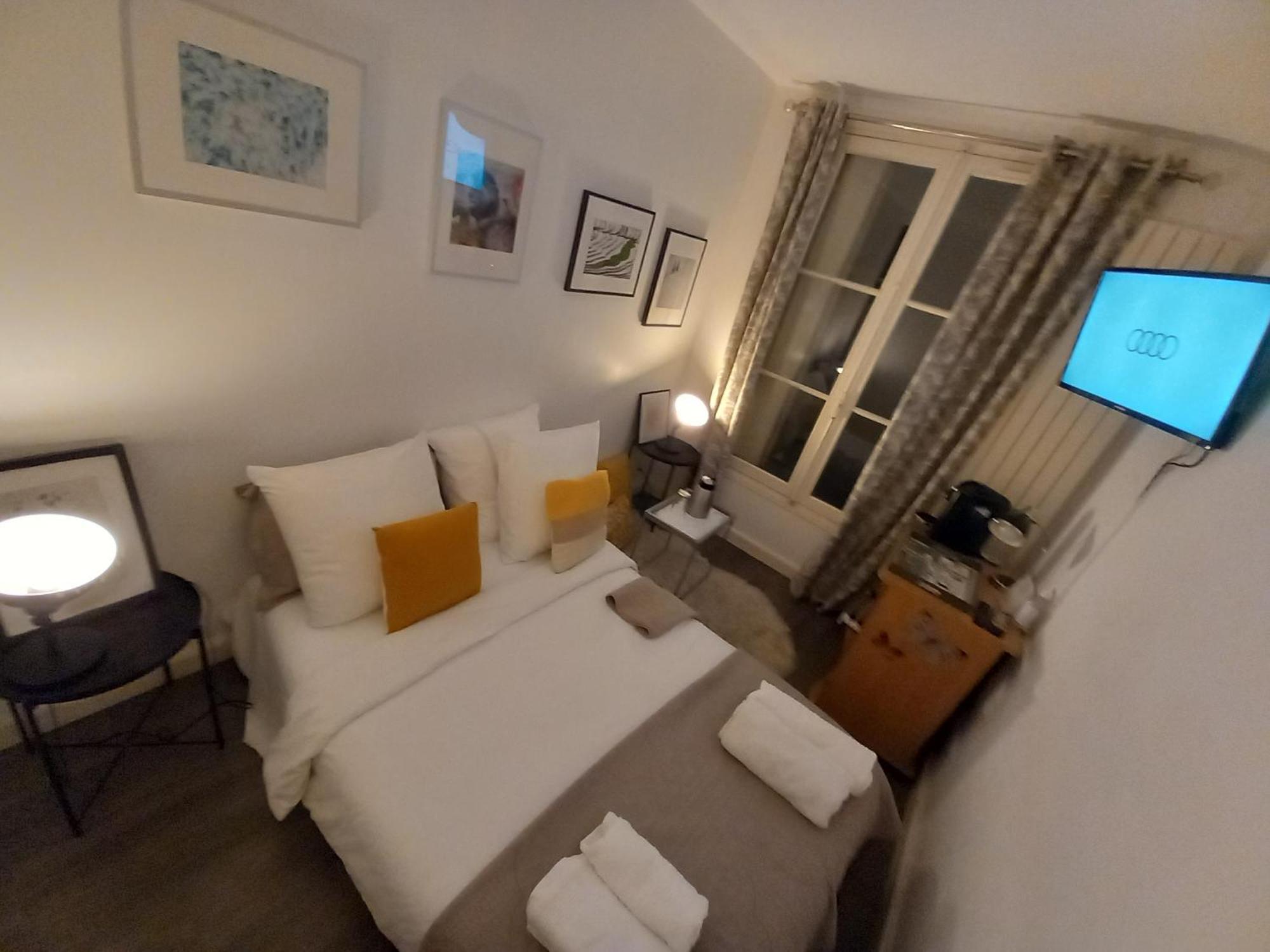 Apartment 1 Minute Gare Montparnasse , Center, Awsome Place, Close To Eiffel Tour And Louvre Meusm , Front Metro Paris