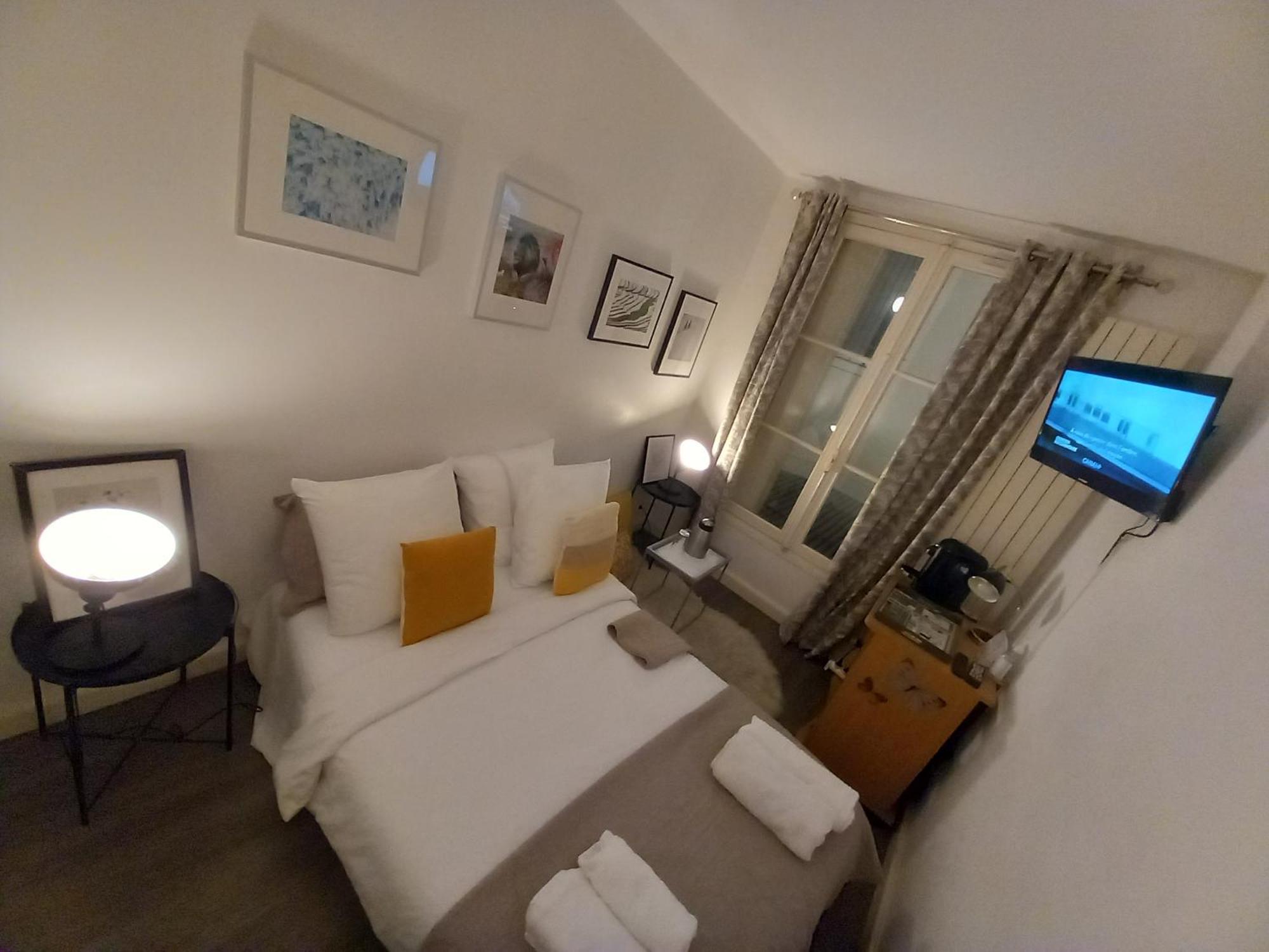 Apartment 1 Minute Gare Montparnasse , Center, Awsome Place, Close To Eiffel Tour And Louvre Meusm , Front Metro Paris