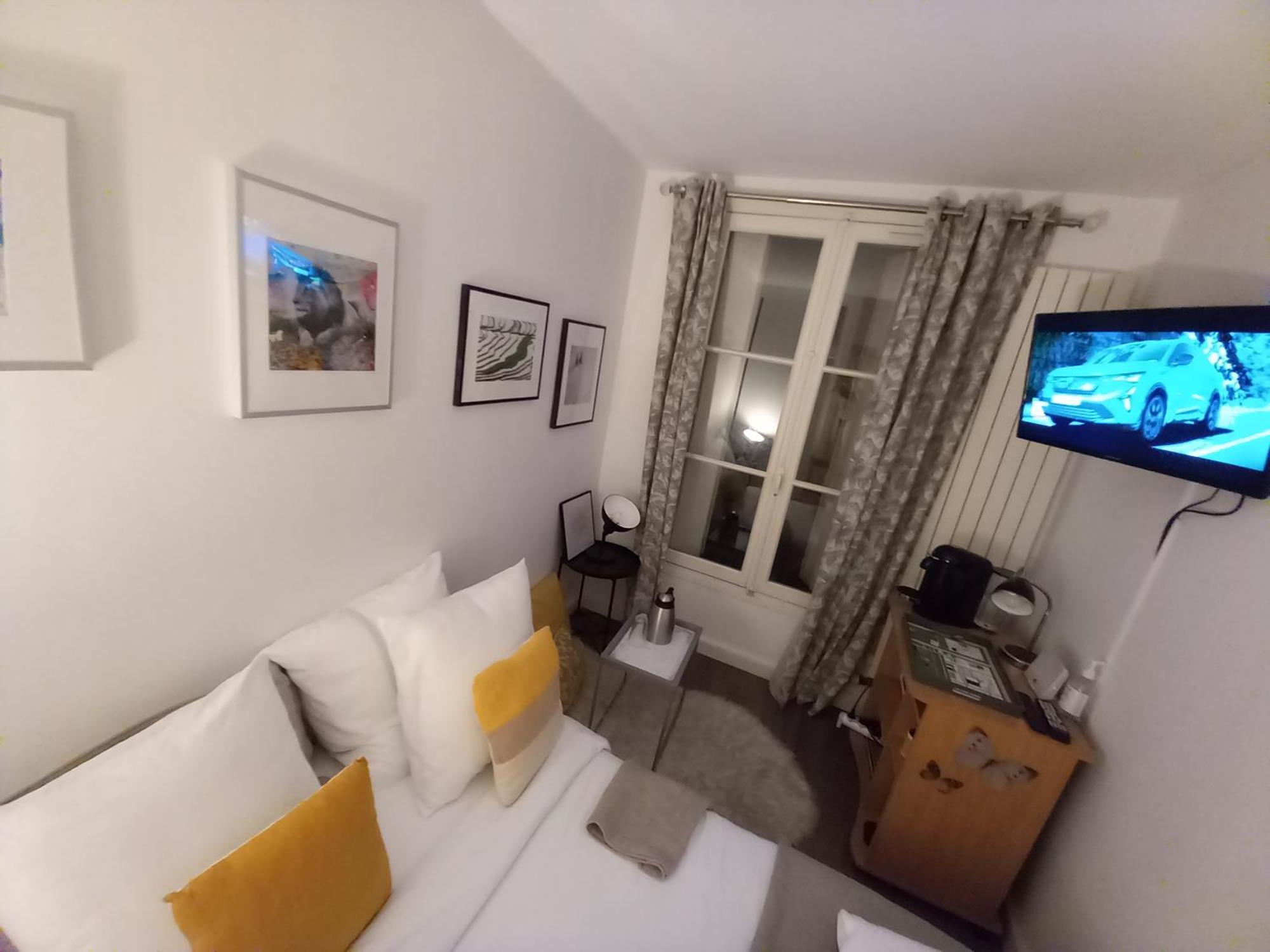 Apartment 1 Minute Gare Montparnasse , Center, Awsome Place, Close To Eiffel Tour And Louvre Meusm , Front Metro *