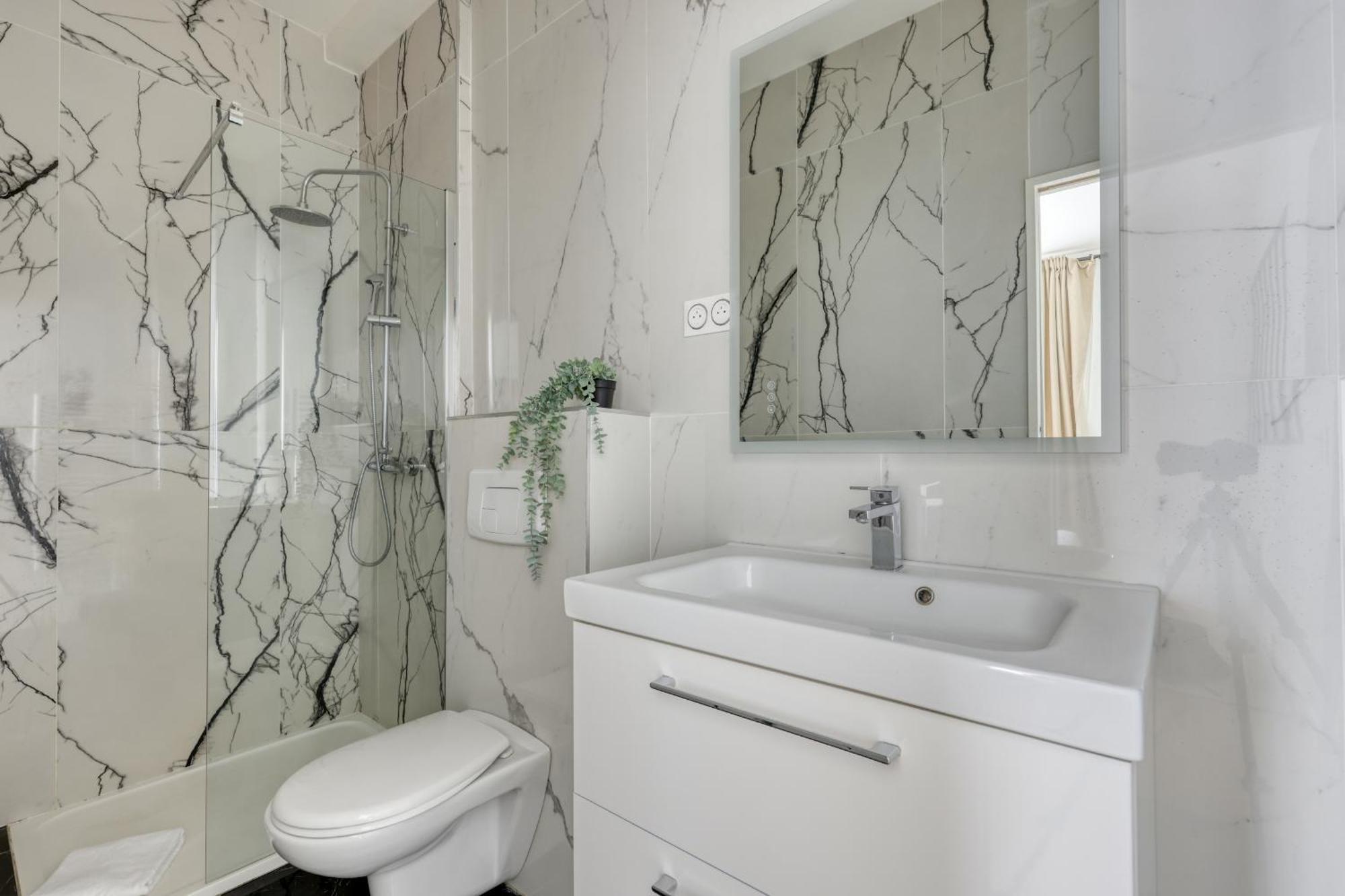 Apartment New And Quiet 1 Bdr Flat In The Heart Of 12