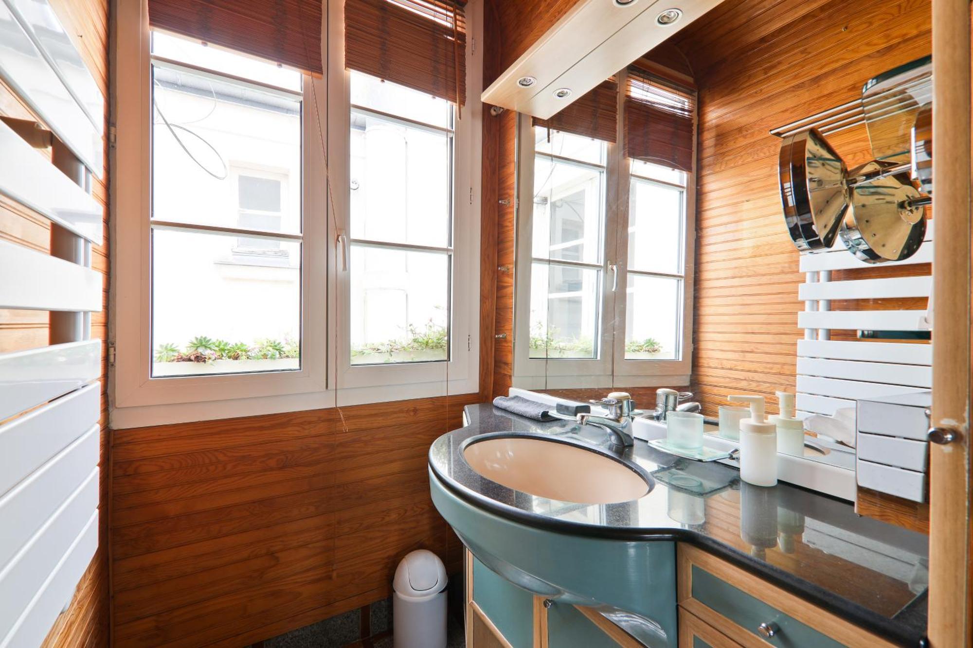Quartier Pantheon 3 Free Netflix Apartment *