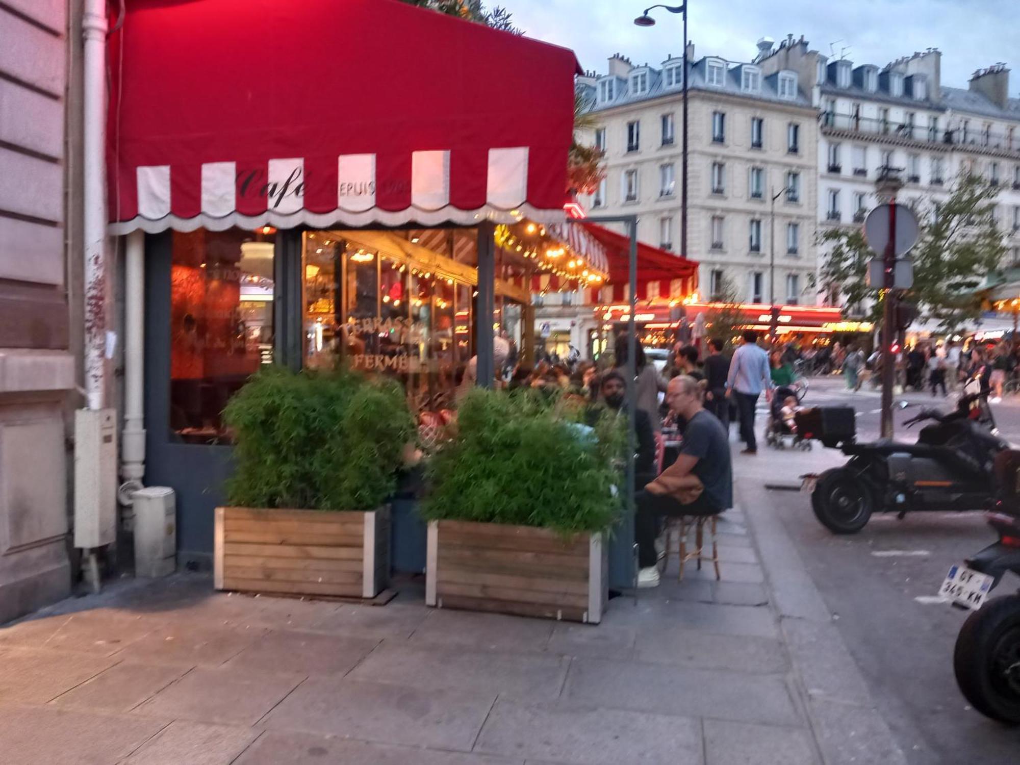 1 Minute Gare Montparnasse , Center, Awsome Place, Close To Eiffel Tour And Louvre Meusm , Front Metro Apartment