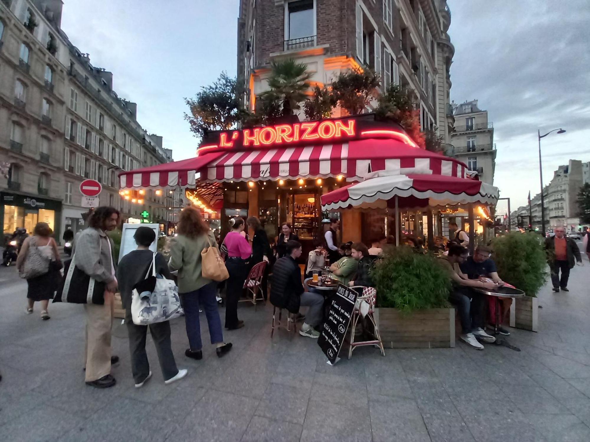 1 Minute Gare Montparnasse , Center, Awsome Place, Close To Eiffel Tour And Louvre Meusm , Front Metro * Paris