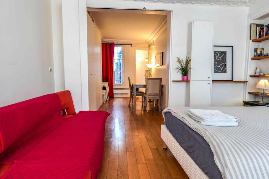 New Spacious Flat Near Montorgueil