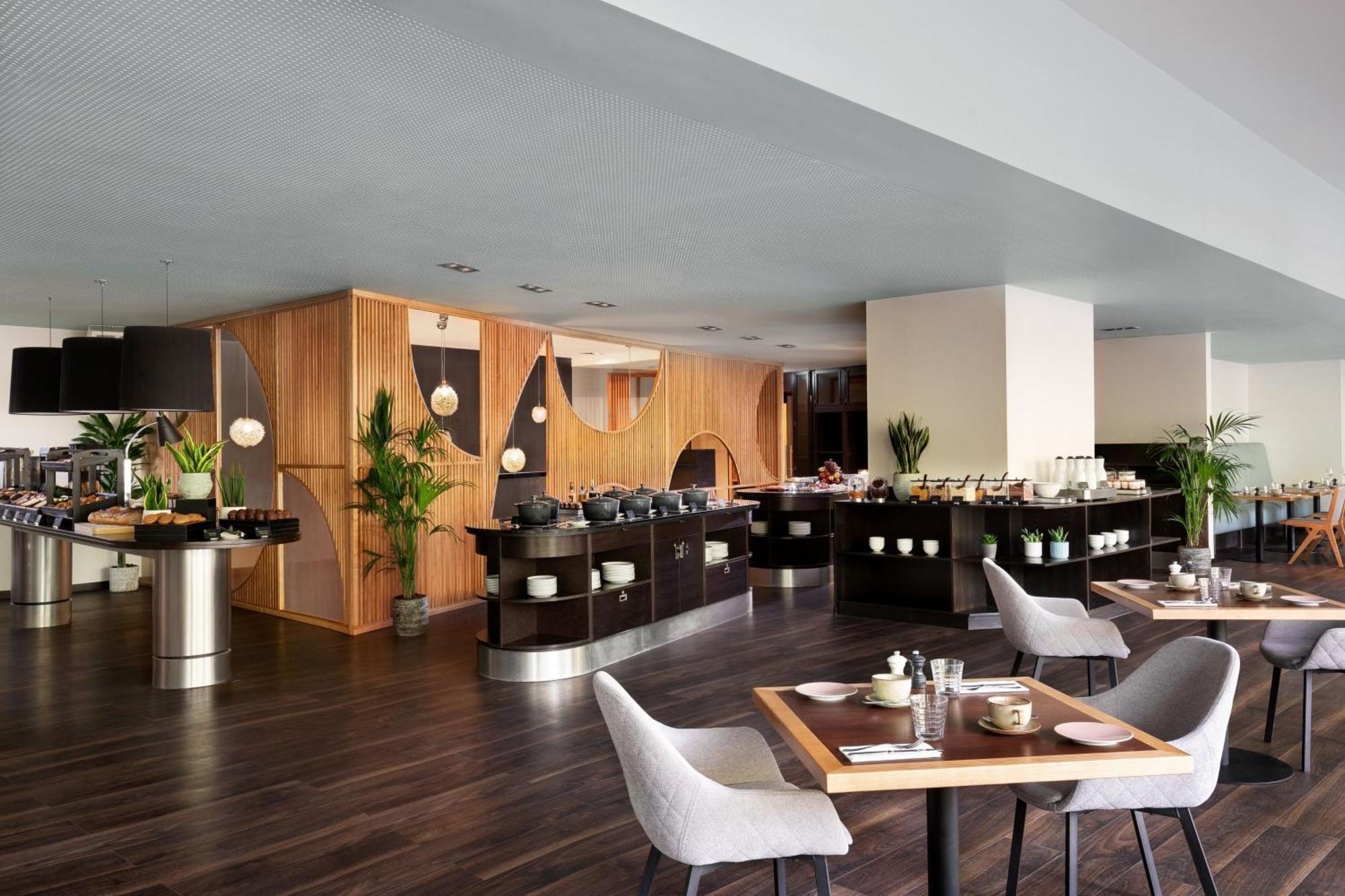 Marriott Rive Gauche & Conference Center 4* Paris