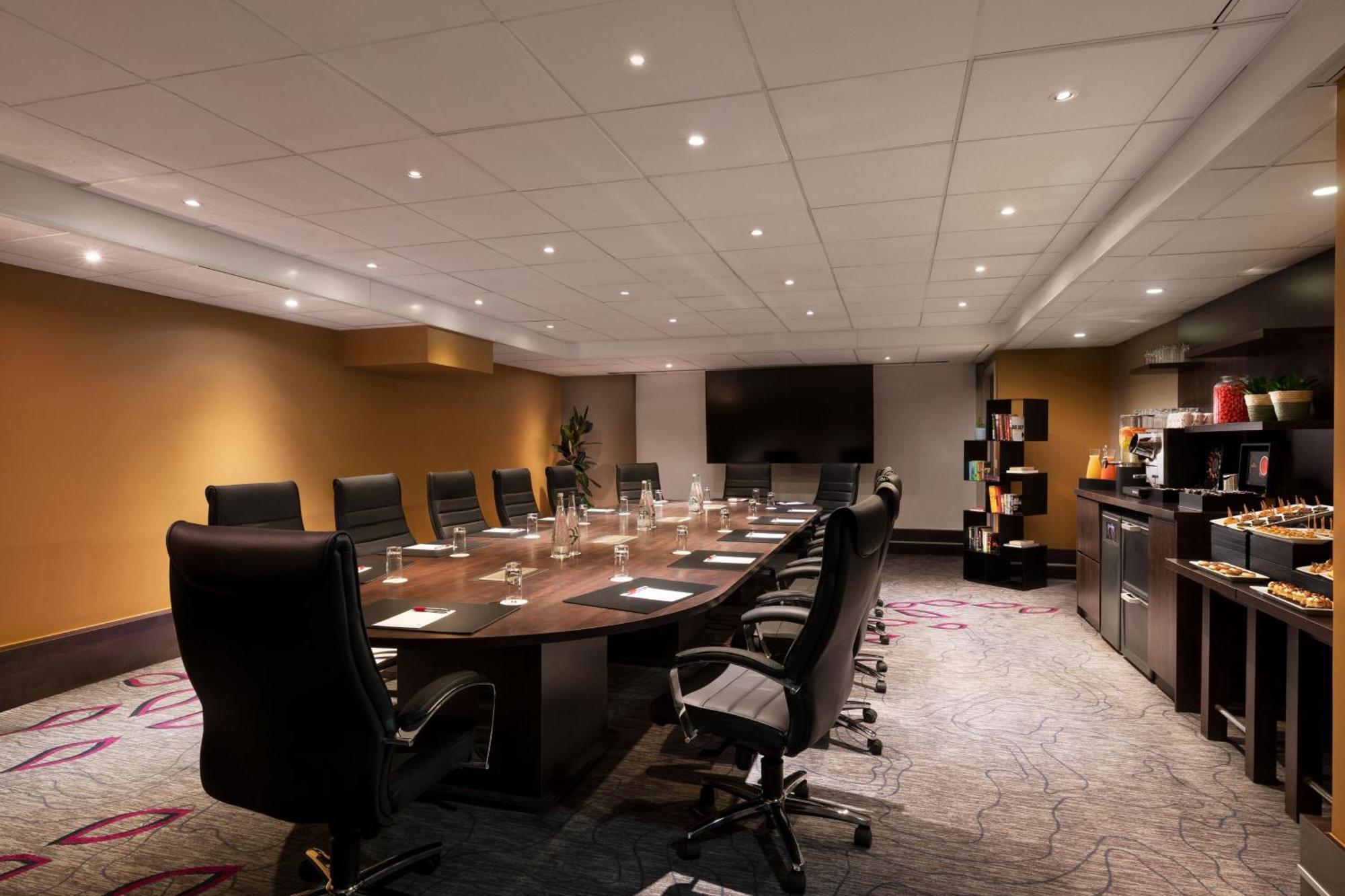 Marriott Rive Gauche & Conference Center Hotel 4*