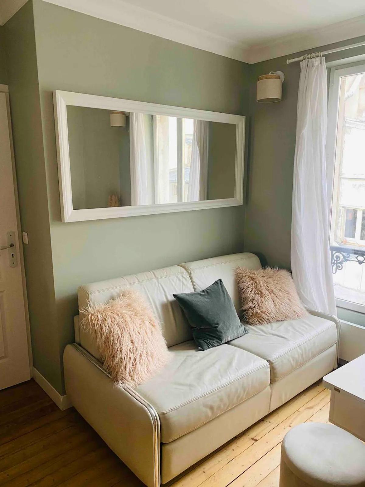 Wonderful Flat In Montmartre Apartment