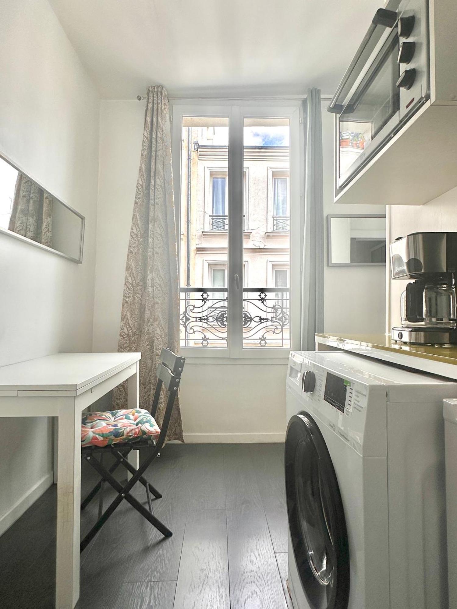 Apartment Comfortable And Secure Montmartre Berthe