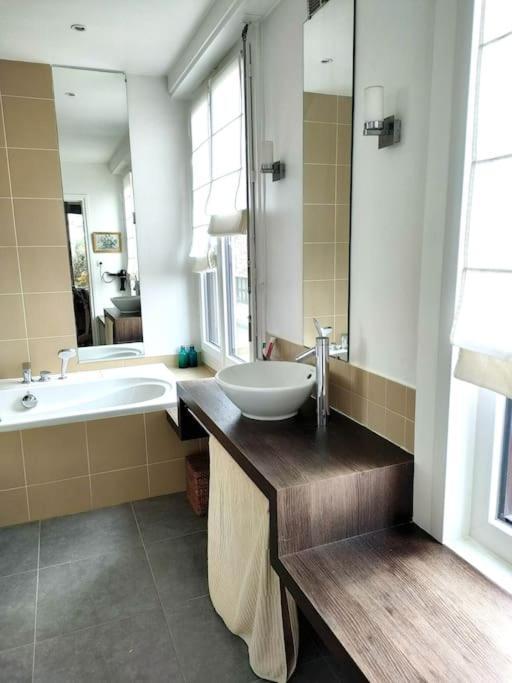 Superb Penthouse With Panoramic View Over Apartment *