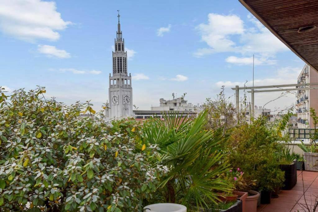 Superb Penthouse With Panoramic View Over * Paris
