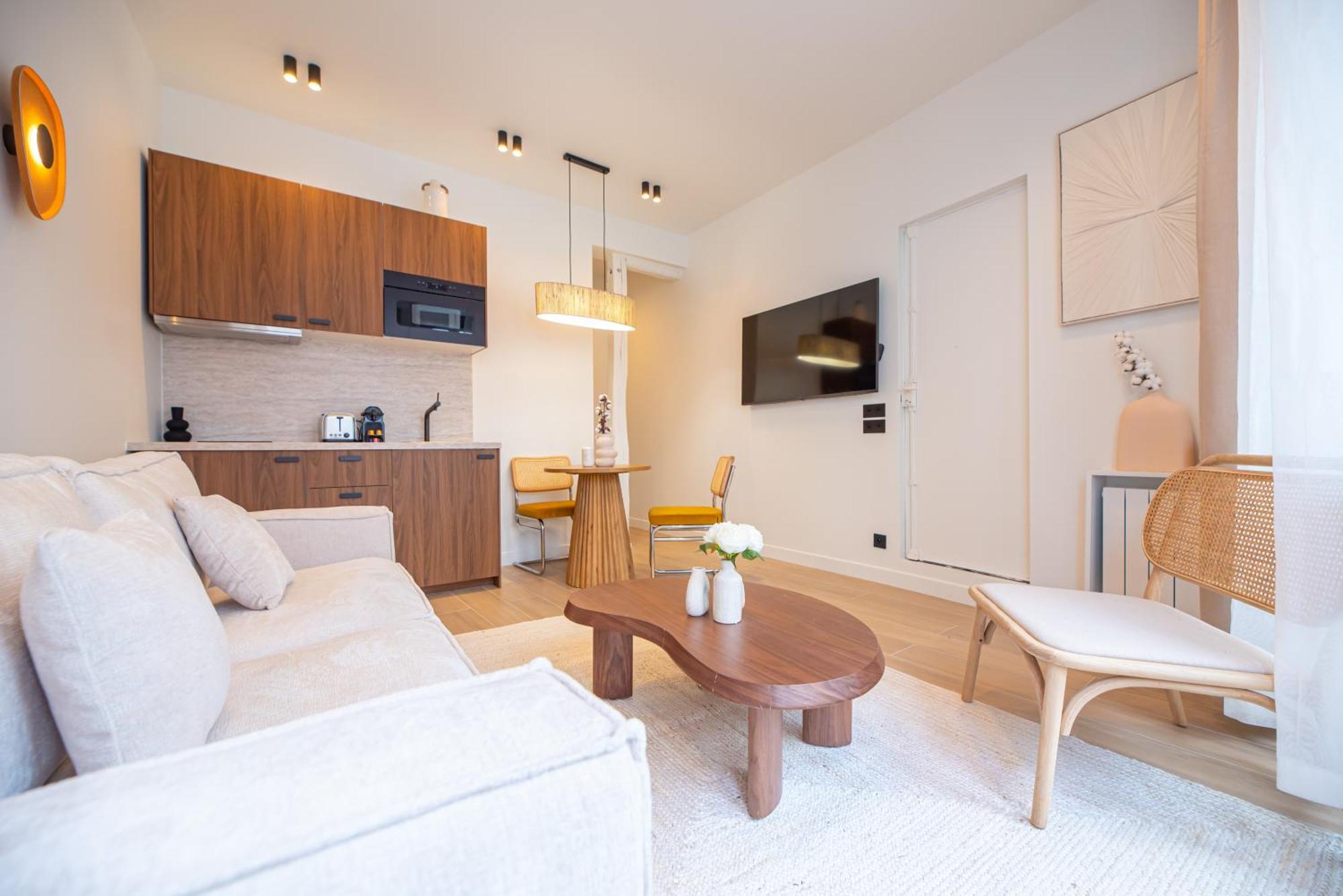 Apartment In Montmartre Paris