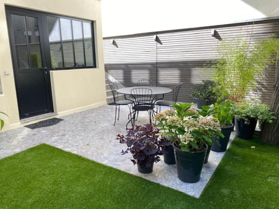 Montmartre En Rez-de-jardin Apartment