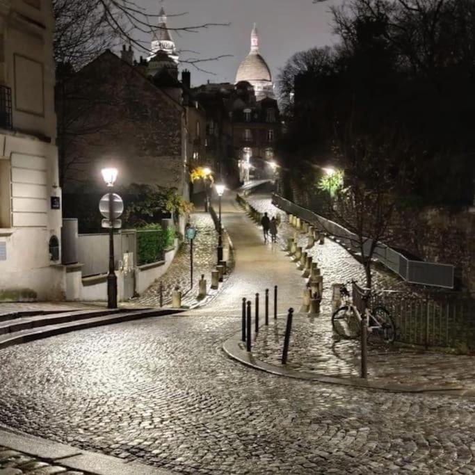 Montmartre En Rez-de-jardin Apartment *