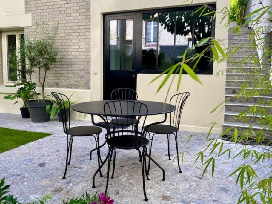 Apartment Montmartre En Rez-de-jardin Paris