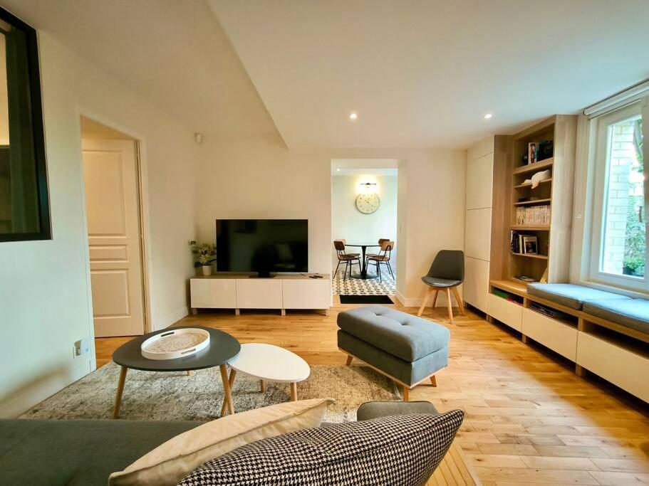 Montmartre En Rez-de-jardin Apartment