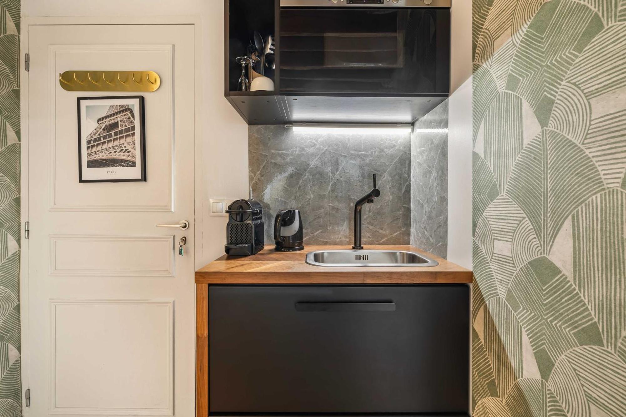 Superb Historical Next To Louvre And Opera Apartment