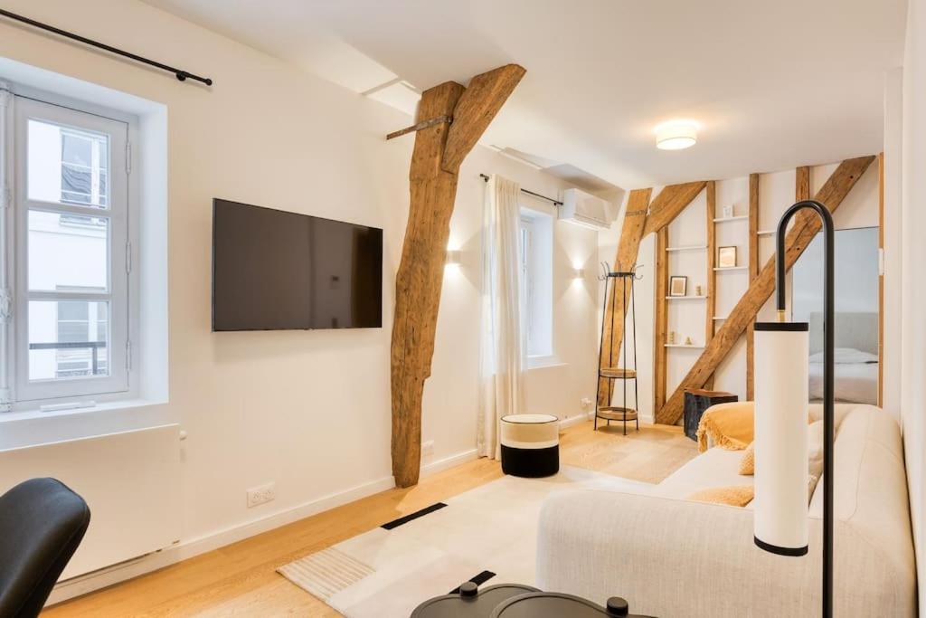 Cosy Duplex In The Heart Of Beaupassage Apartment