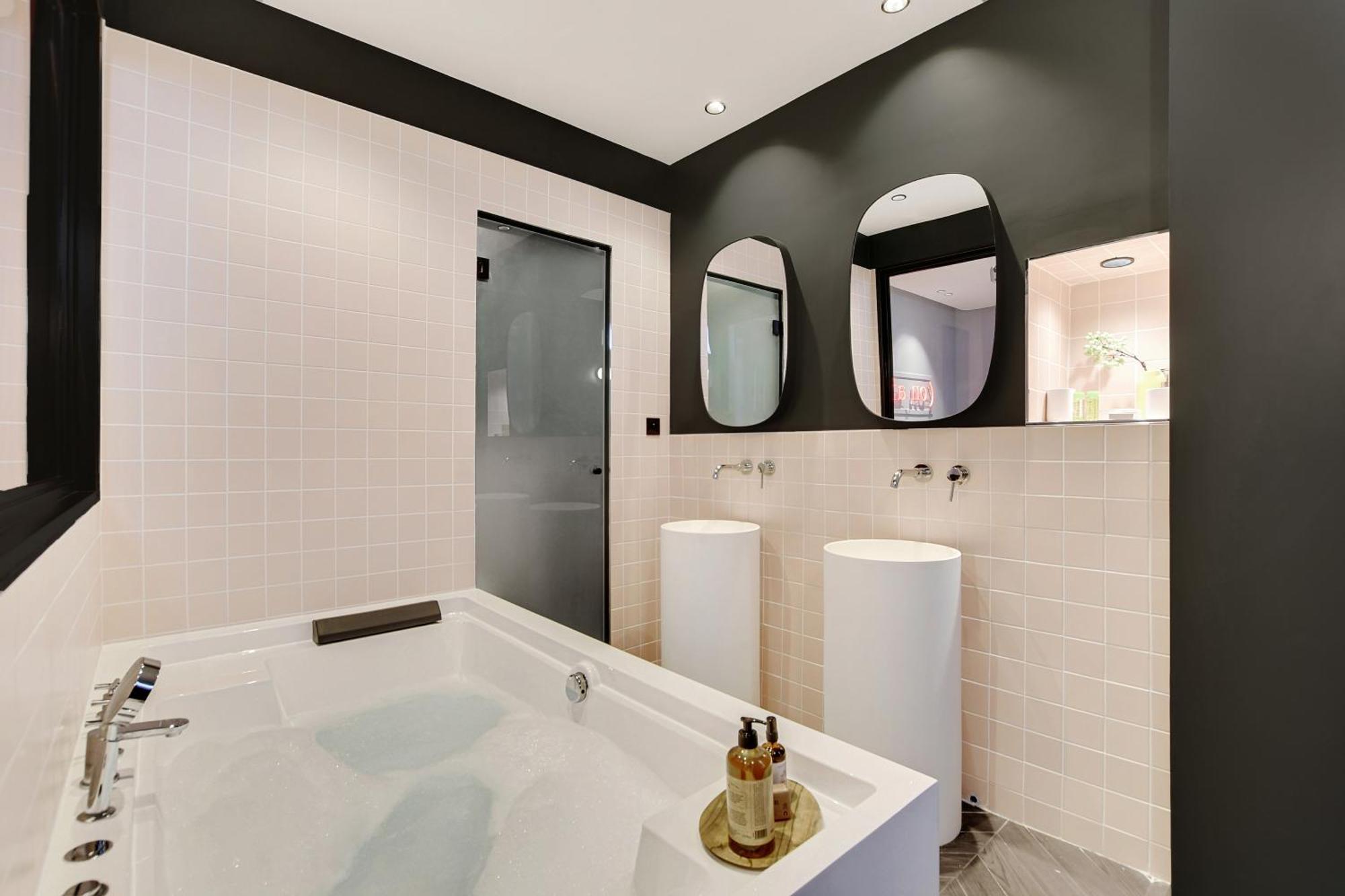 Magnifique 2p Avec Jacuzzi Et Cinema Paris