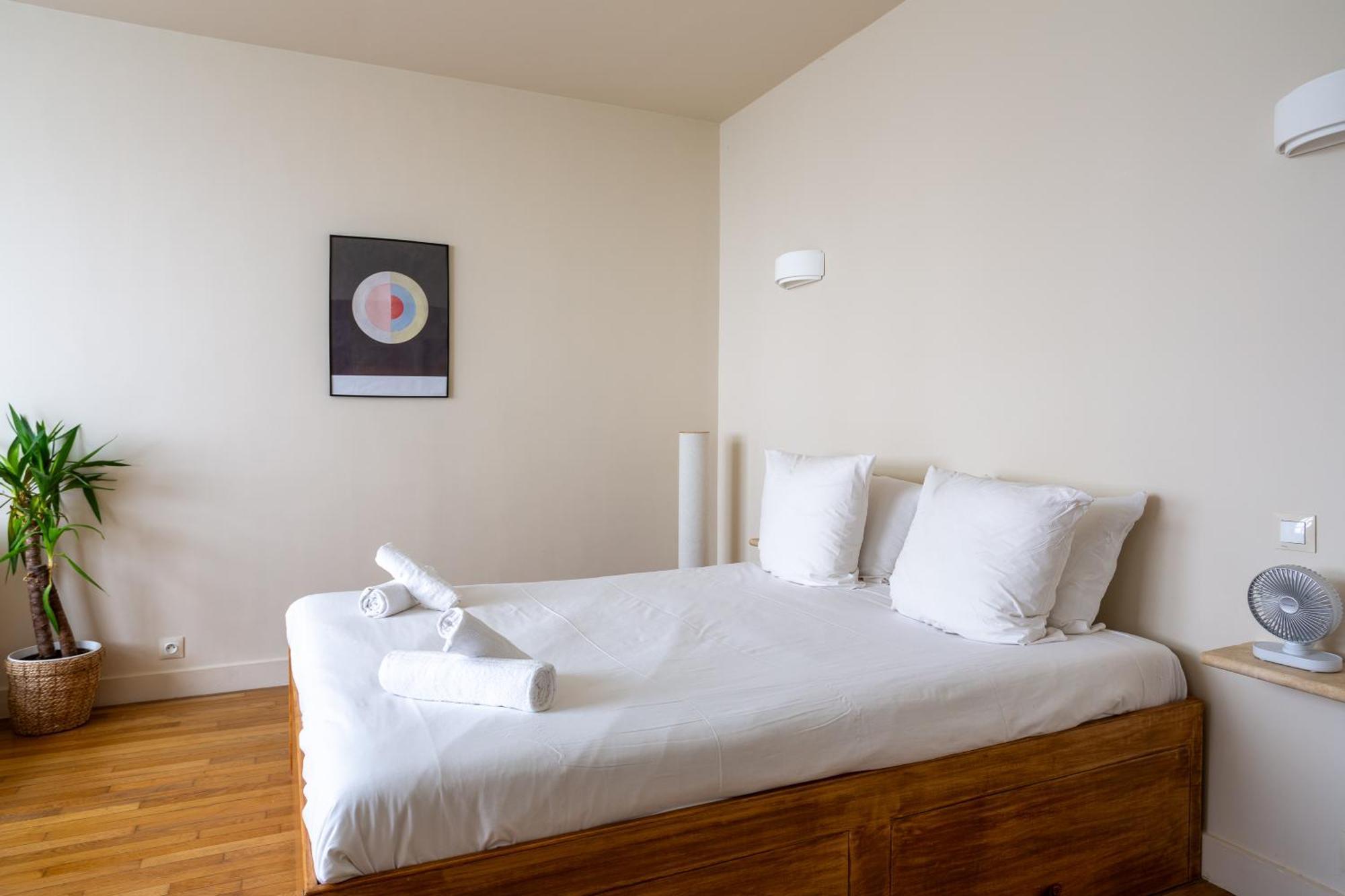 The Charming Saint Honore Apartment *