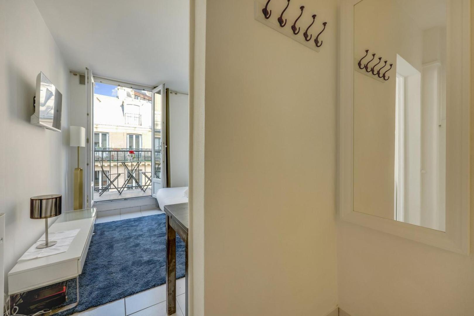 Apartment Moulin Rouge Balcony *