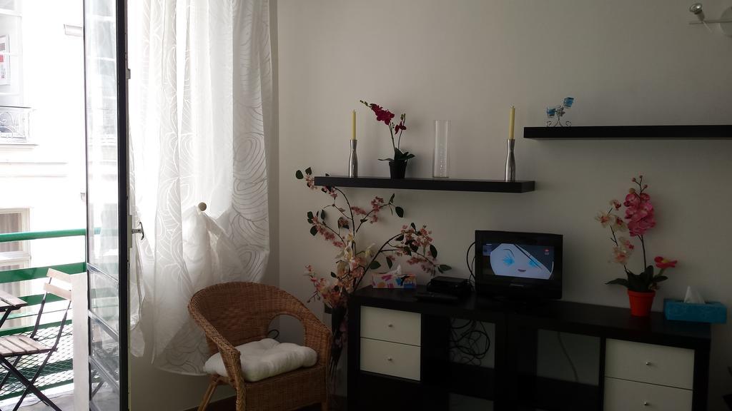 Louvre Apartment