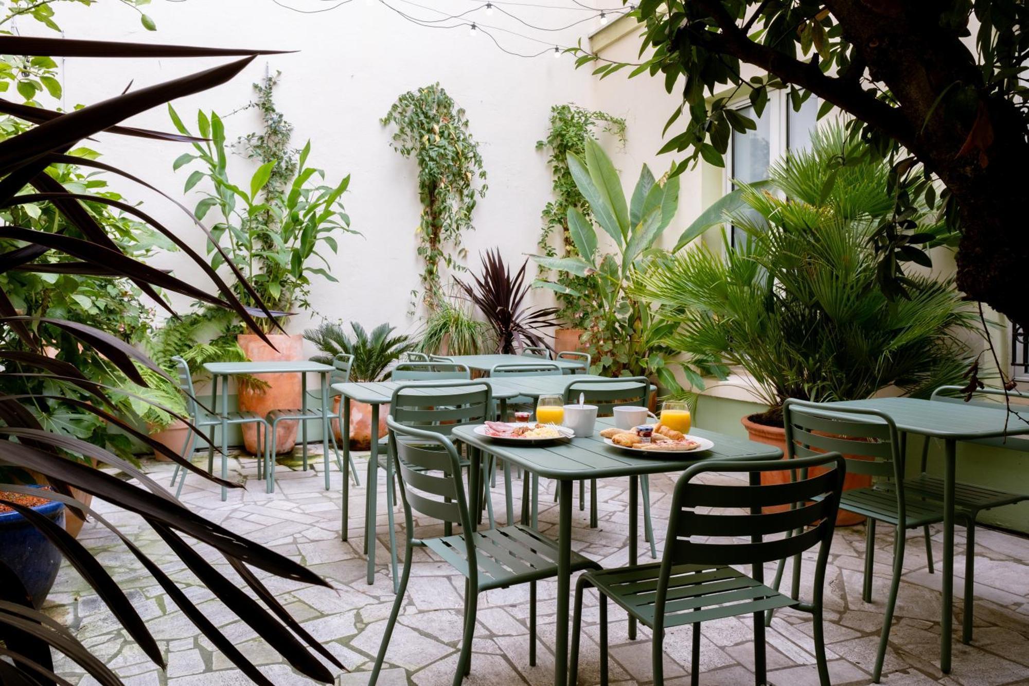 Kyriad 10 - Canal Saint Martin - République Hotel 3*