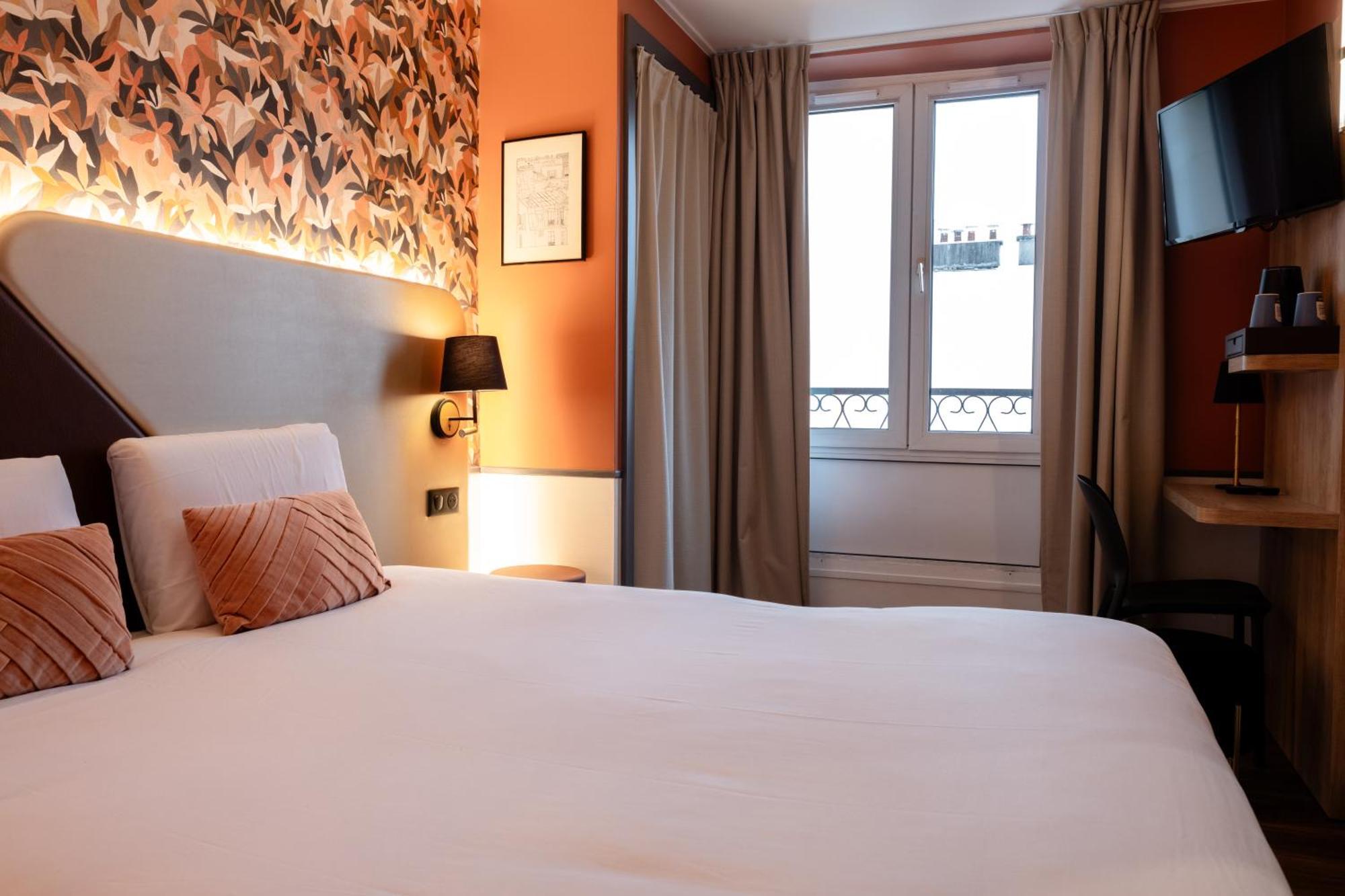 Kyriad 10 - Canal Saint Martin - République Hotel