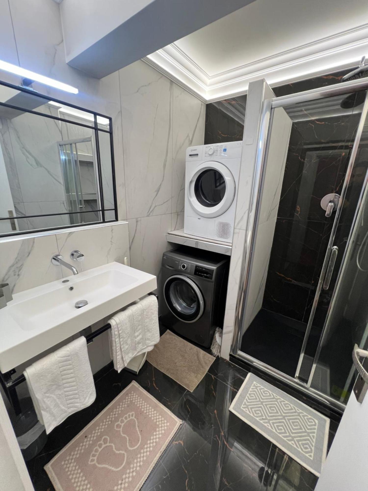 Private - Champs-elysees Apartment *