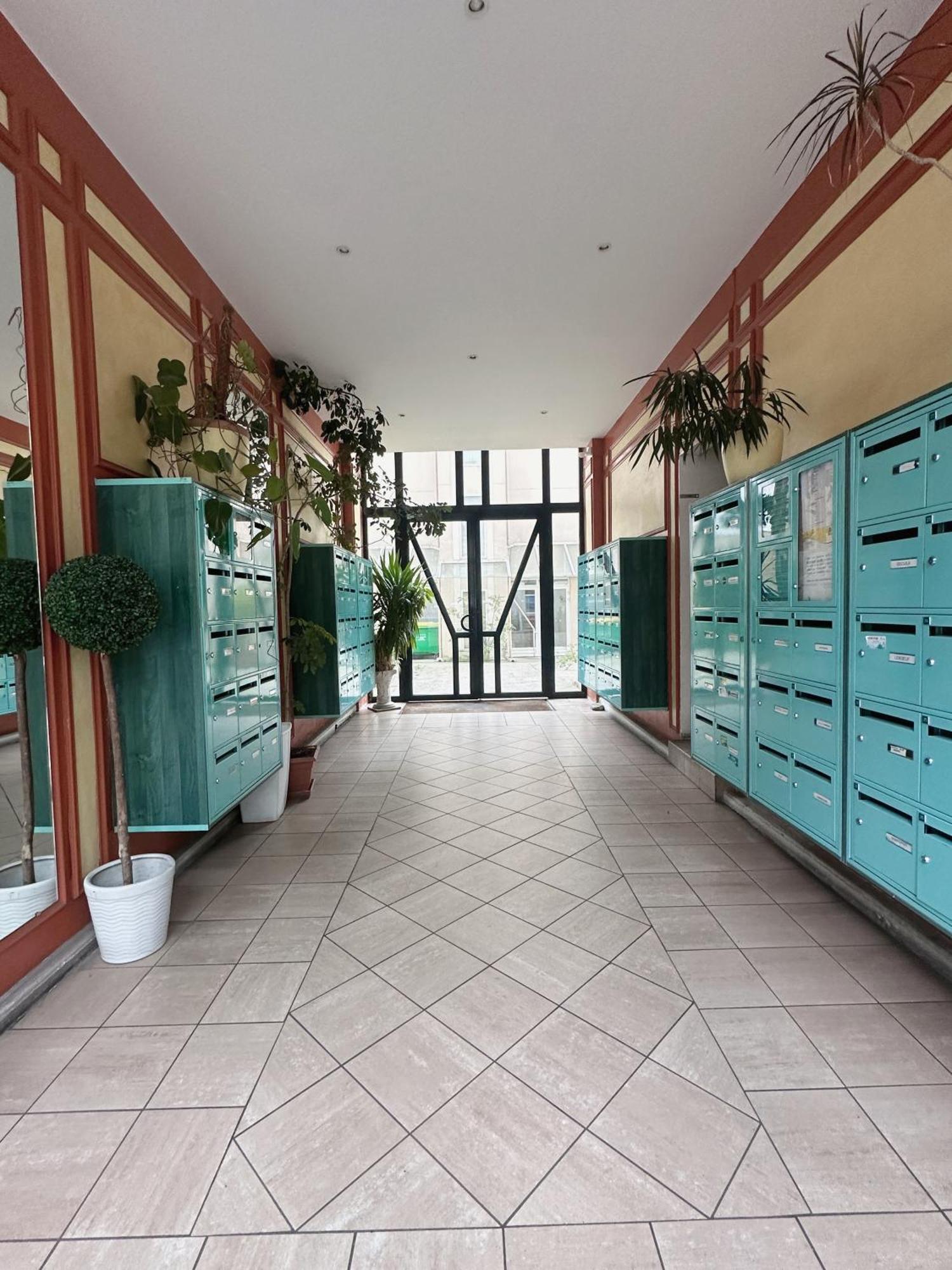 Avec Balcon Apartment *