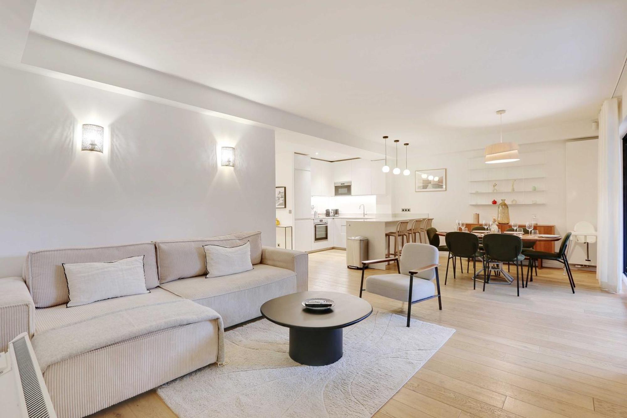 Passy - Eiffel Tower - Amazing 2br With Garden Apartment *