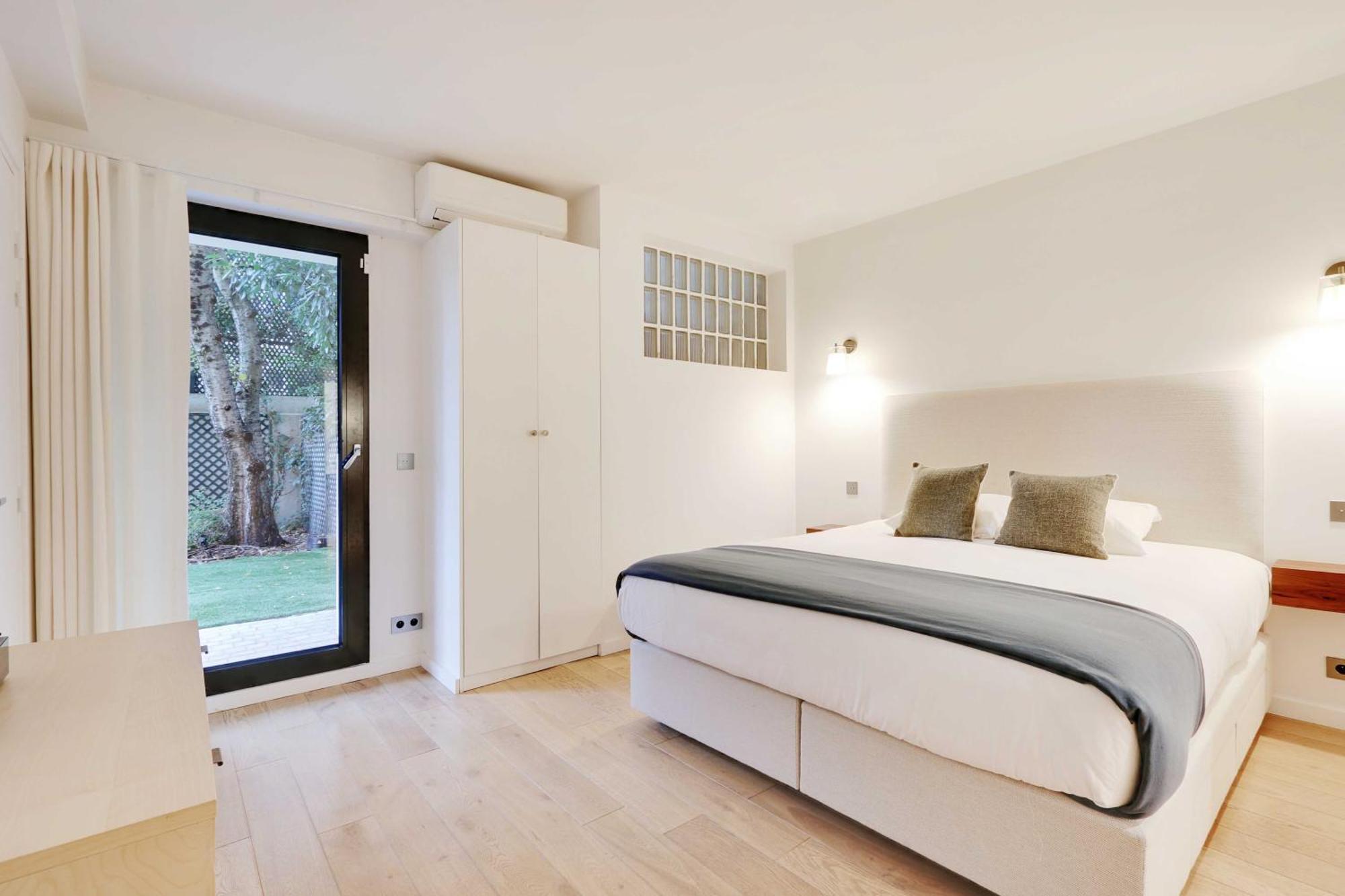 Passy - Eiffel Tower - Amazing 2br With Garden Apartment Paris