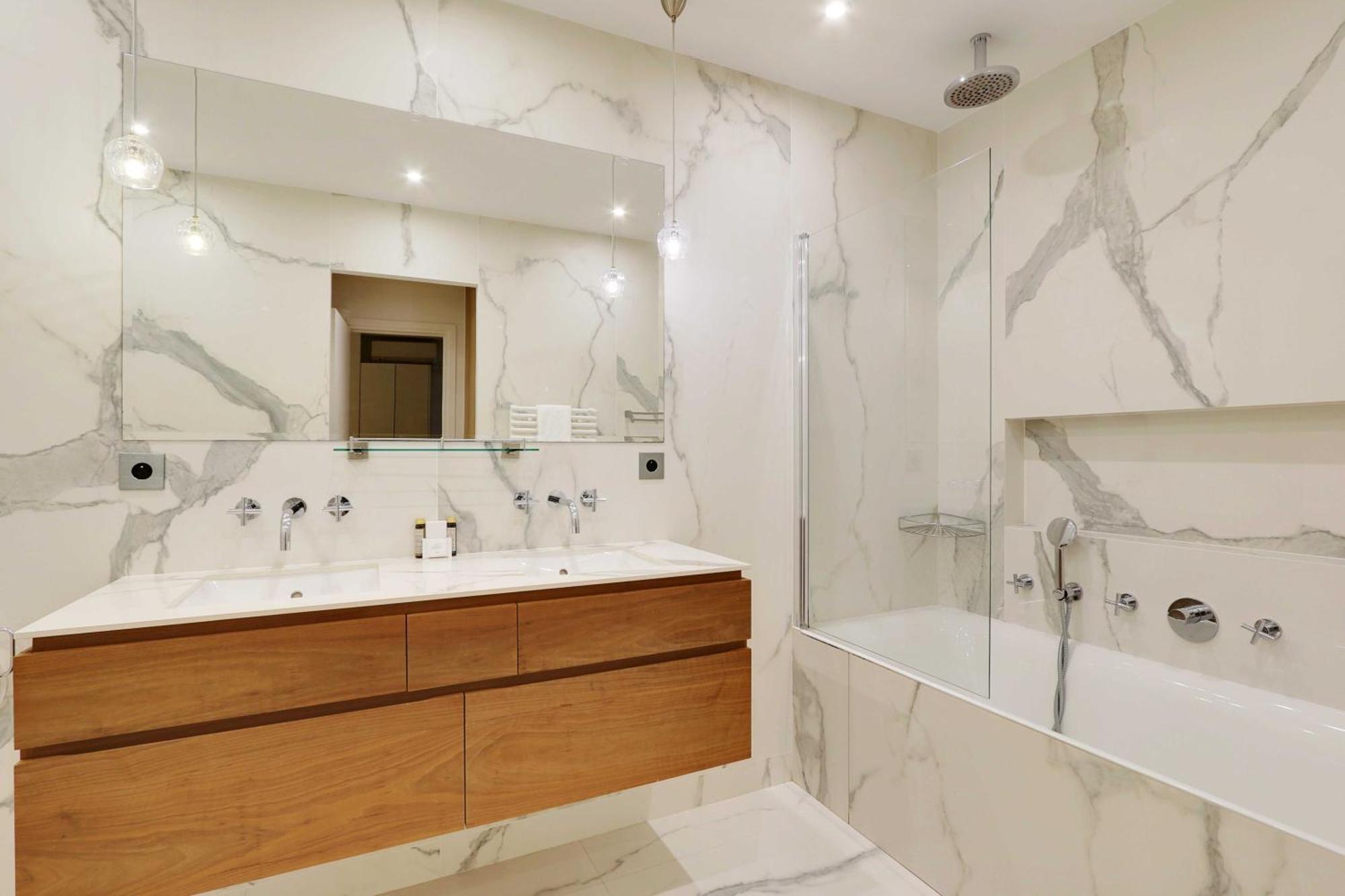 Passy - Eiffel Tower - Amazing 2br With Garden Apartment