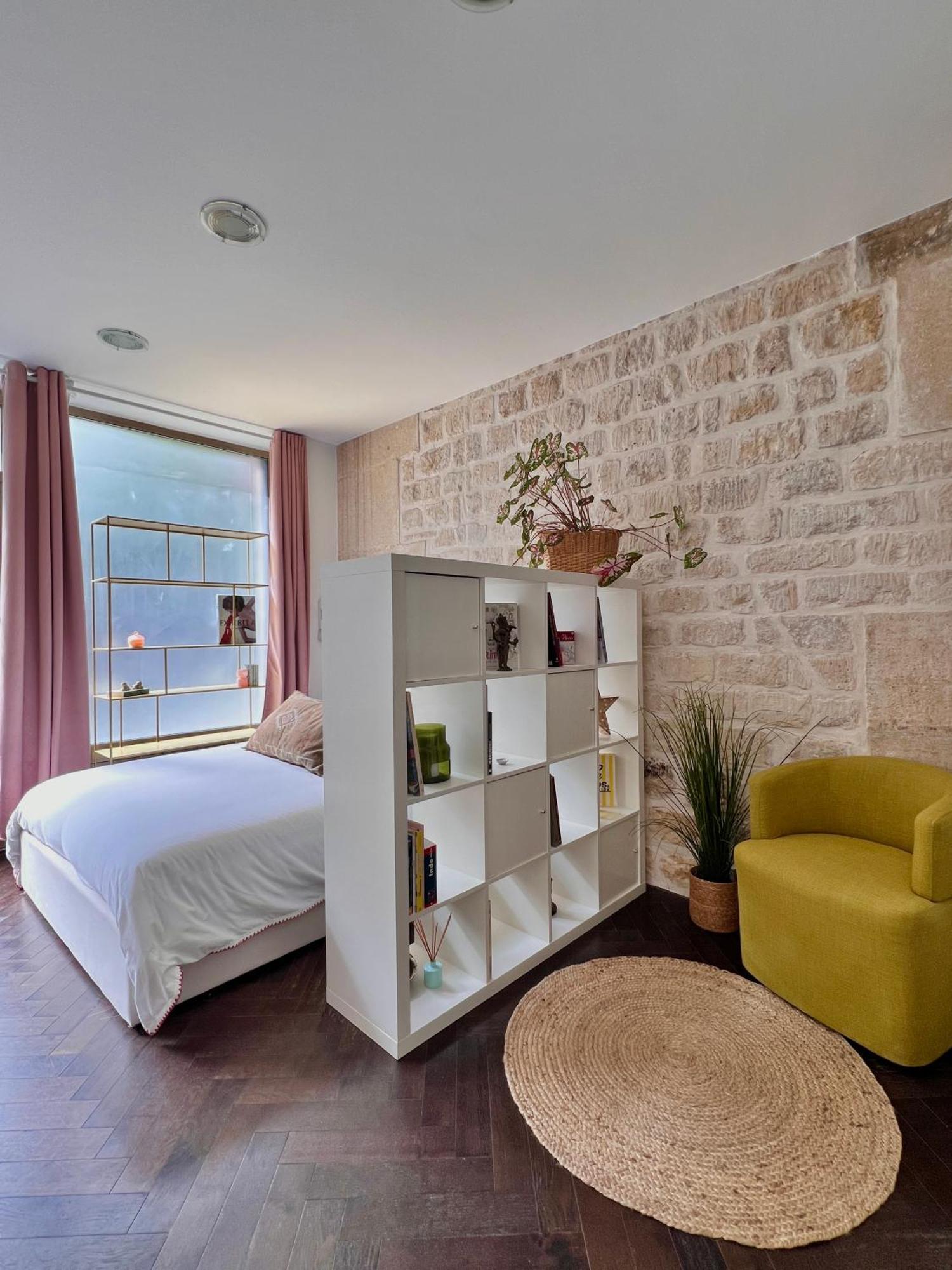 Canal St Martin Miss Dodu Apartment