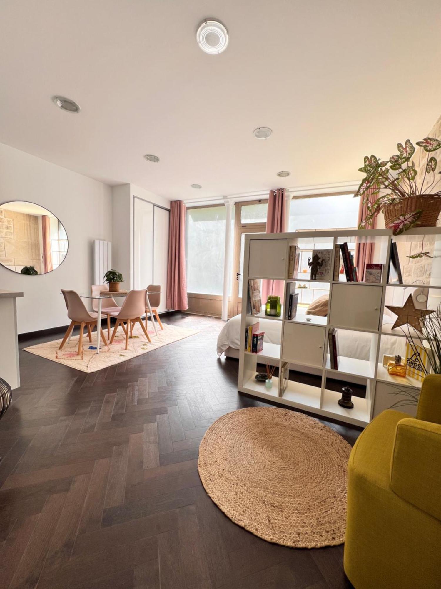 Canal St Martin Miss Dodu Apartment Paris